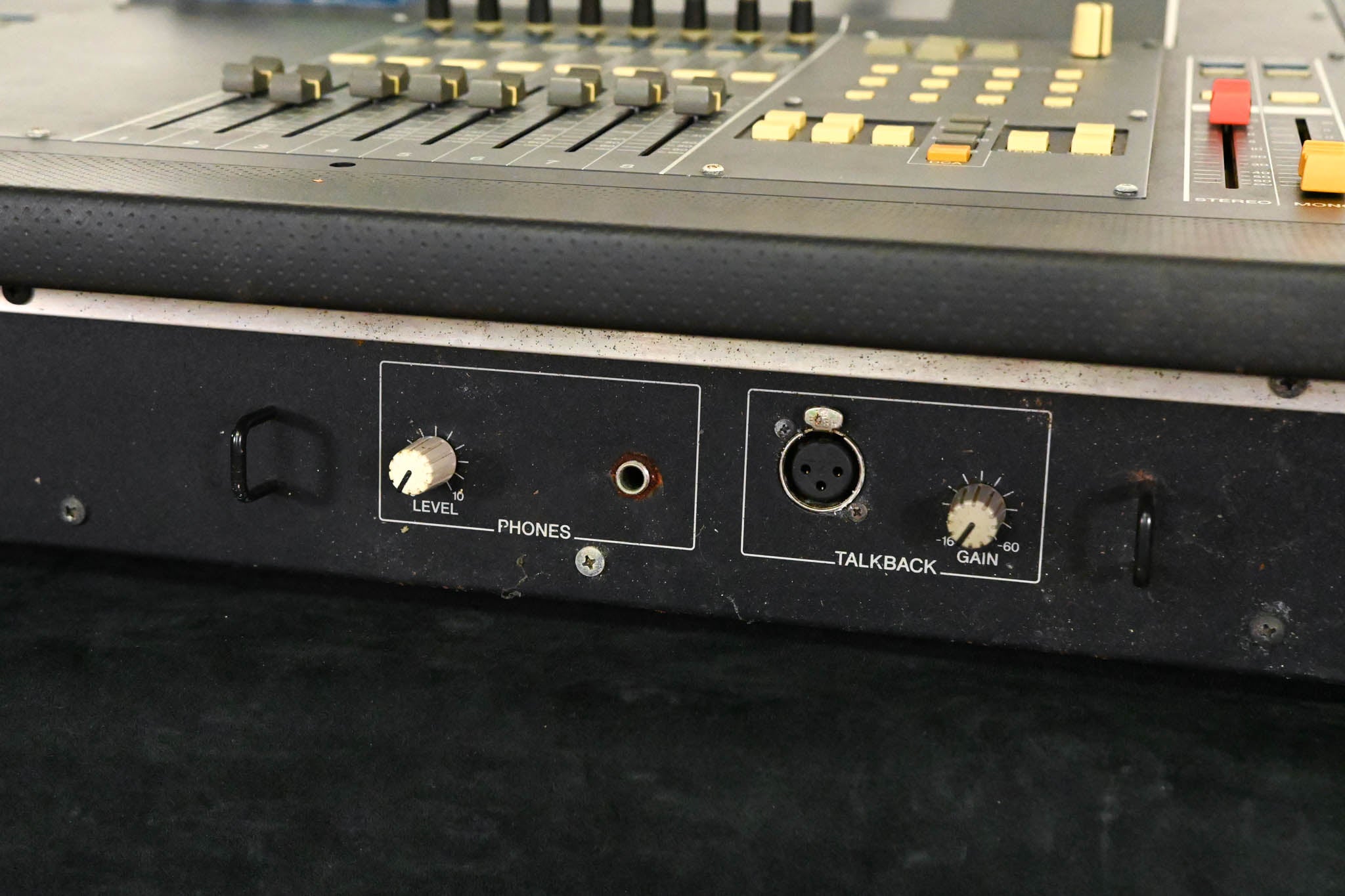 Yamaha M7CL-48 48-Channel Digital Audio Mixing Console with Road Case