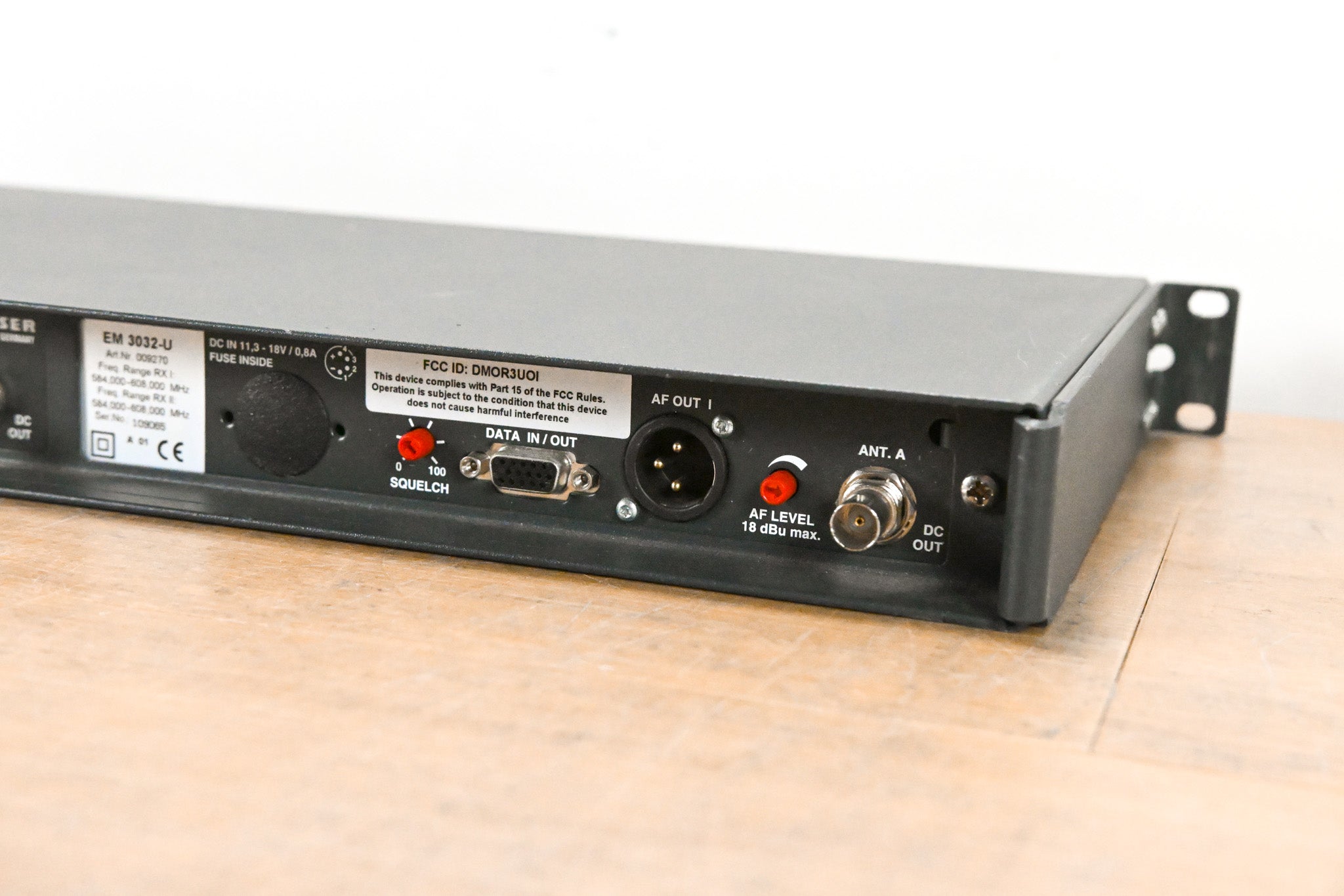 Sennheiser EM 3032-U Mikroport Receiver w/ SK250 Bodypacks 584-608 MHz