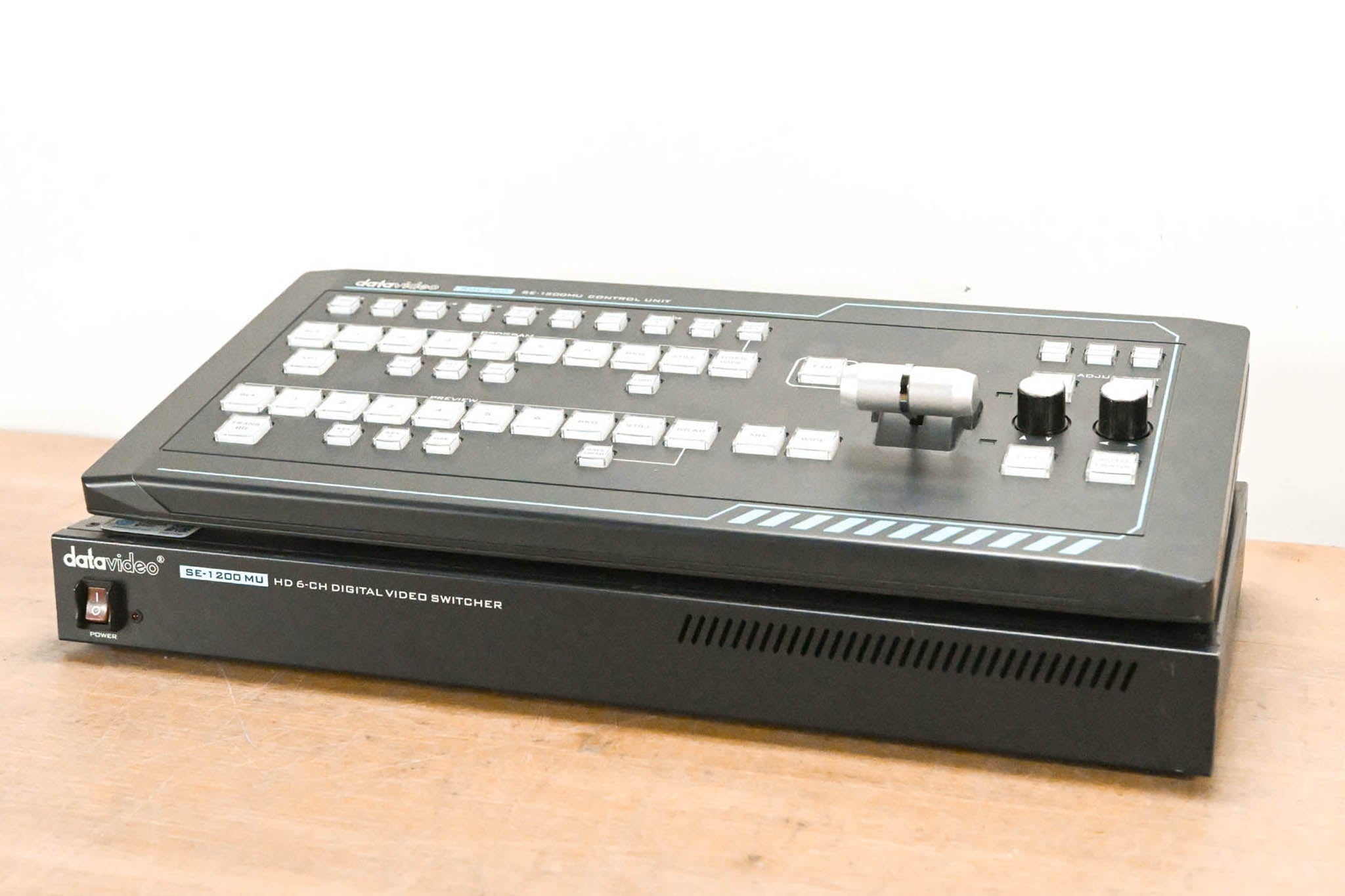 Datavideo SE-1200MU 6-Input Switcher with RMC-260 Controller (NO PSU)