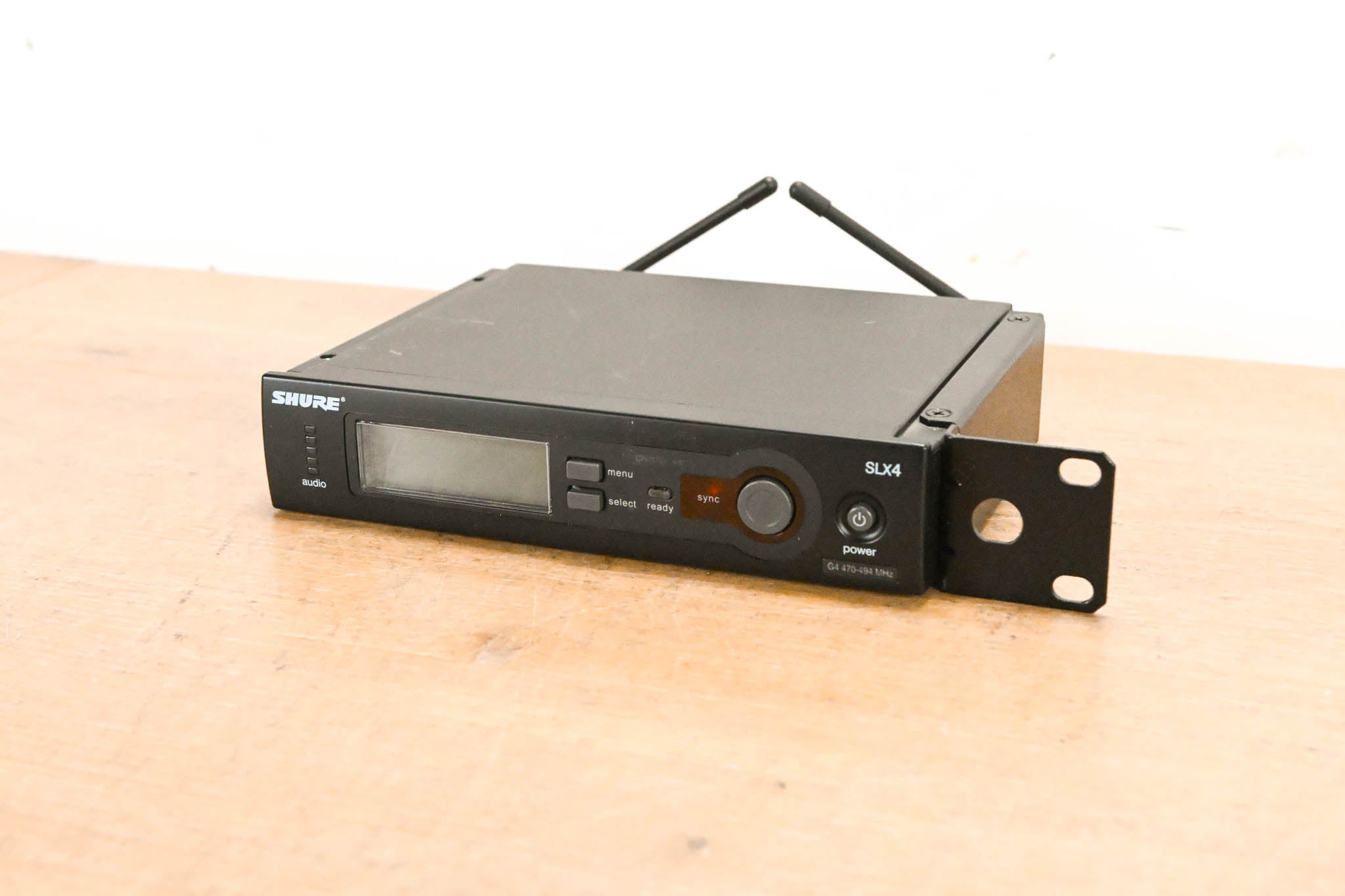 Shure SLX4 Wireless Receiver - G4 Band: 470-494 MHz (NO POWER SUPPLY)