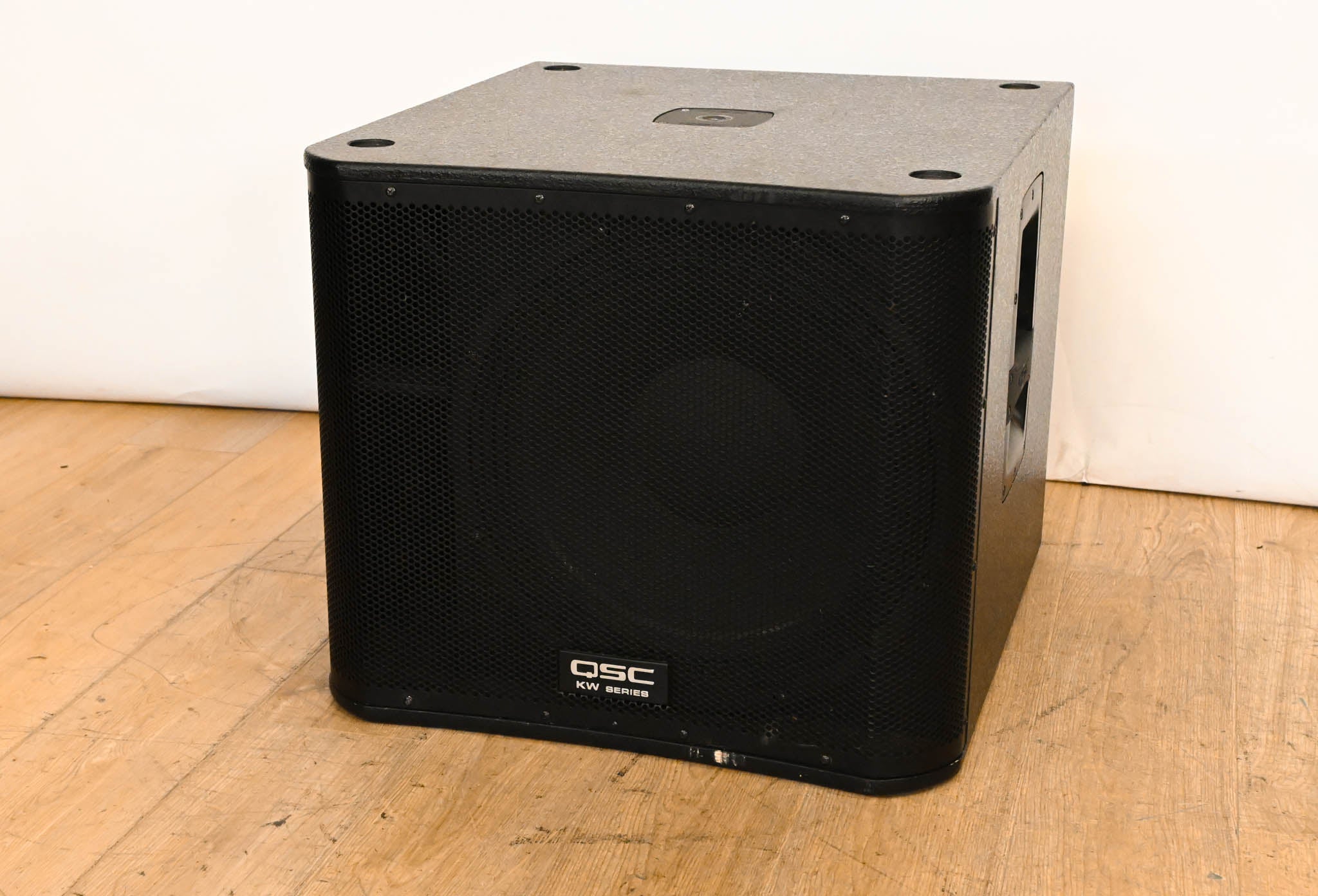 QSC KW181 1000W 18" Powered Subwoofer