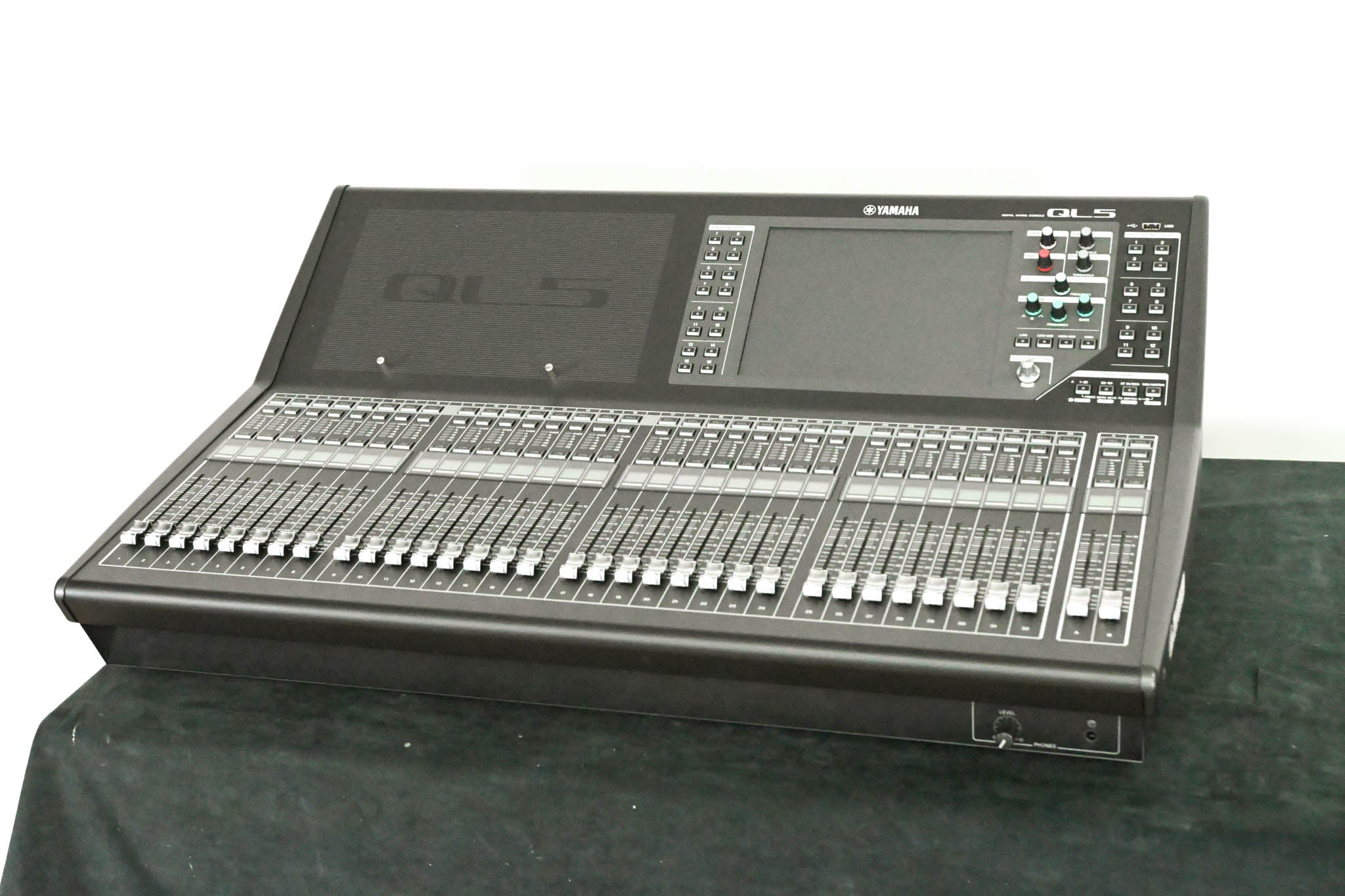 Yamaha QL5 64-Channel Digital Audio Mixing Console