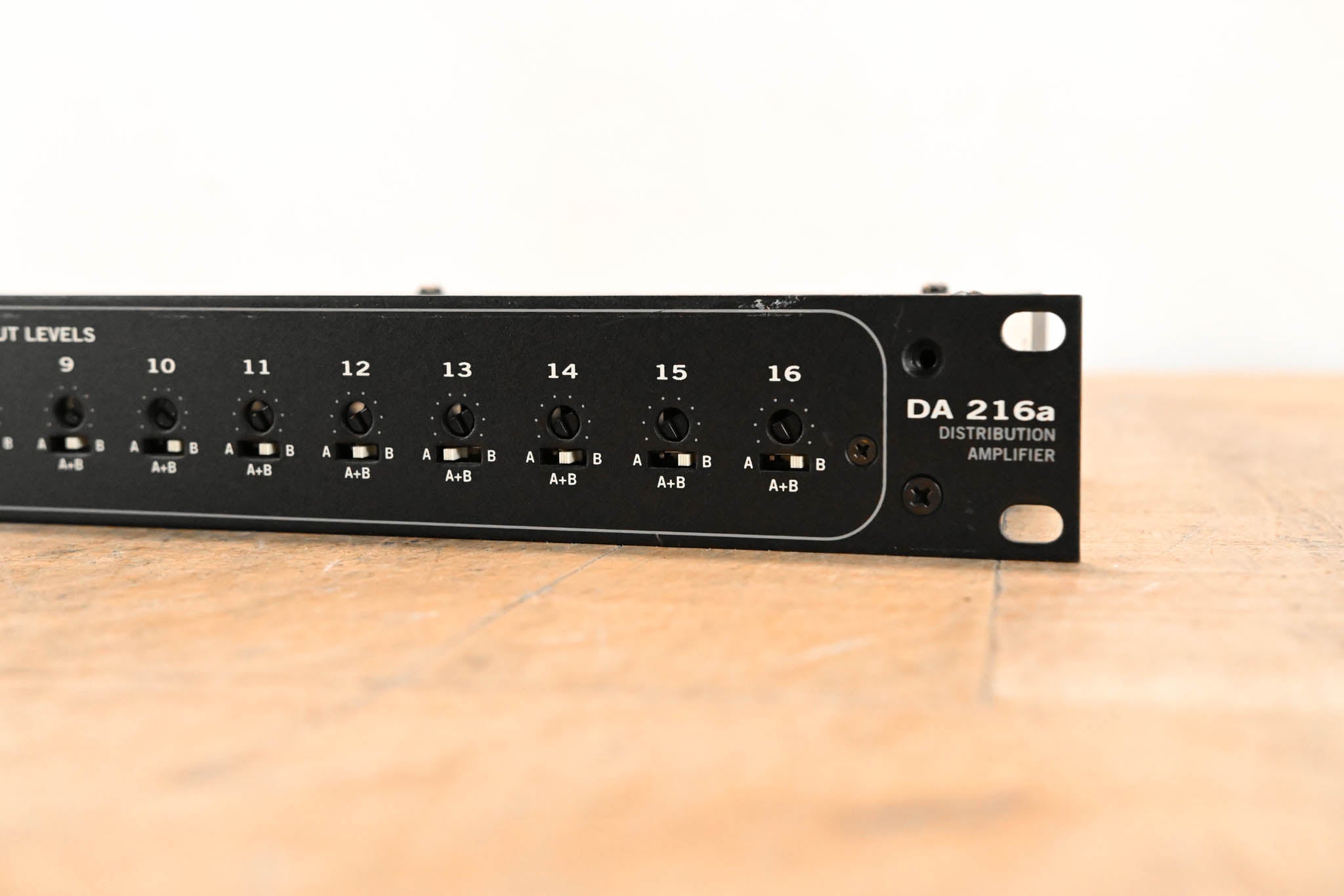 Rane DA216A 2-Input, 16-Output Distribution Line Amplifier (NO PSU)