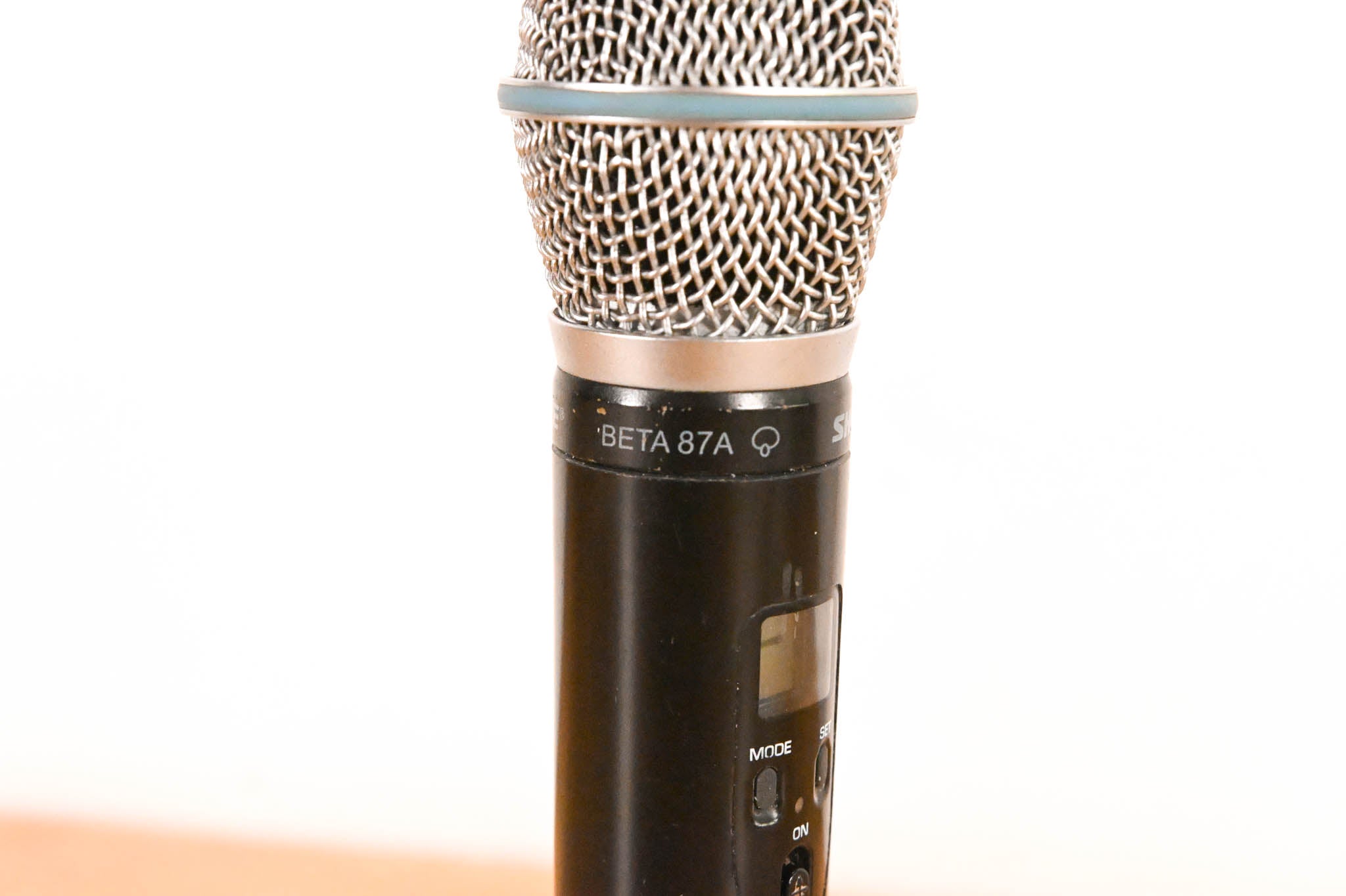 Shure ULXP24/BETA87A Handheld Wireless System - M1 Band NO POWER SUPPLY
