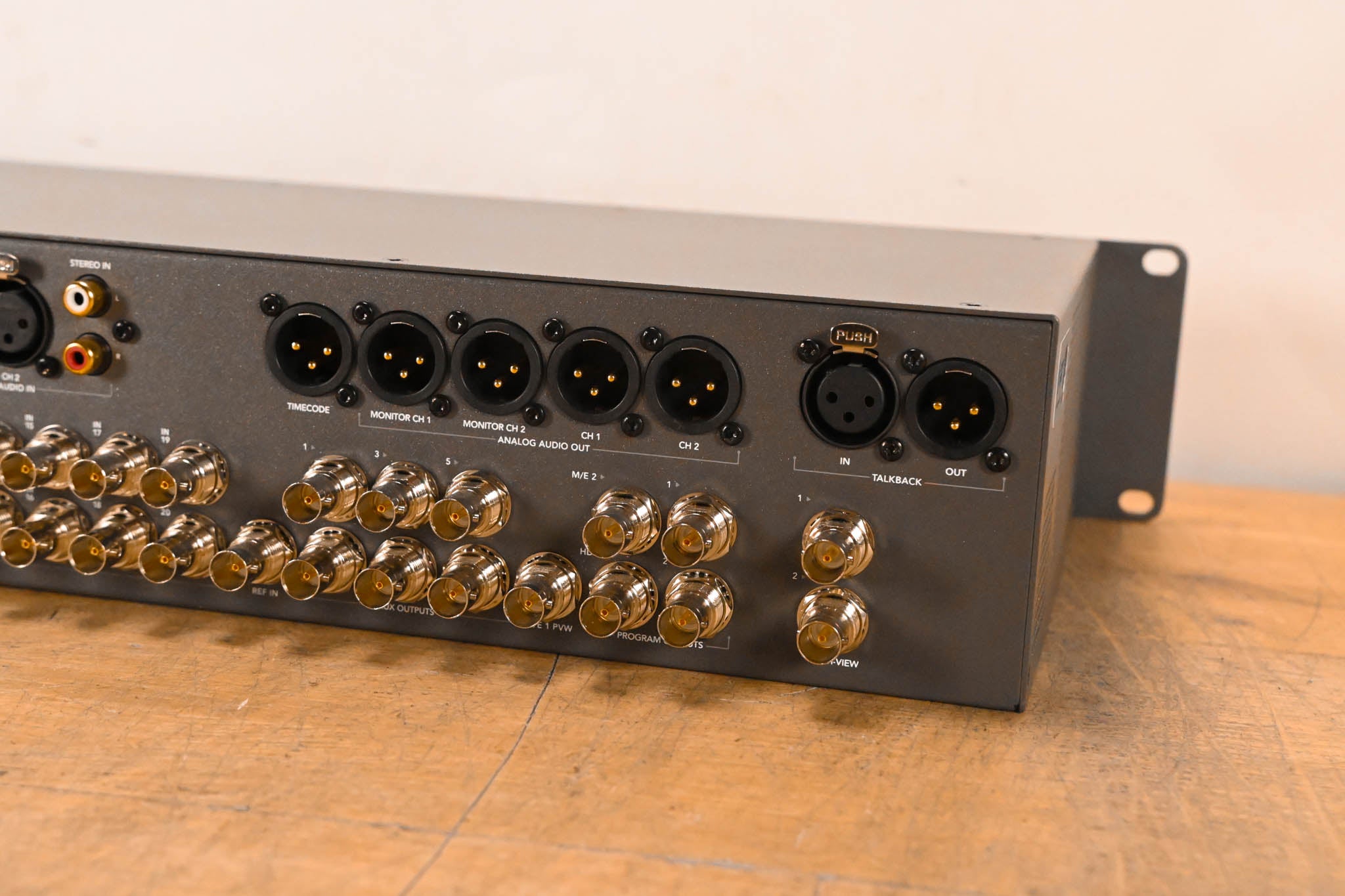 Blackmagic Design ATEM 4 M/E Broadcast Studio 4K