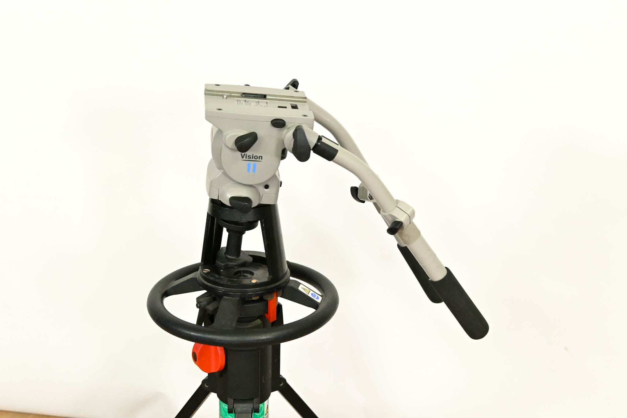 Vinten Vision 11 Fluid Head with 3320 Vision Pedestal