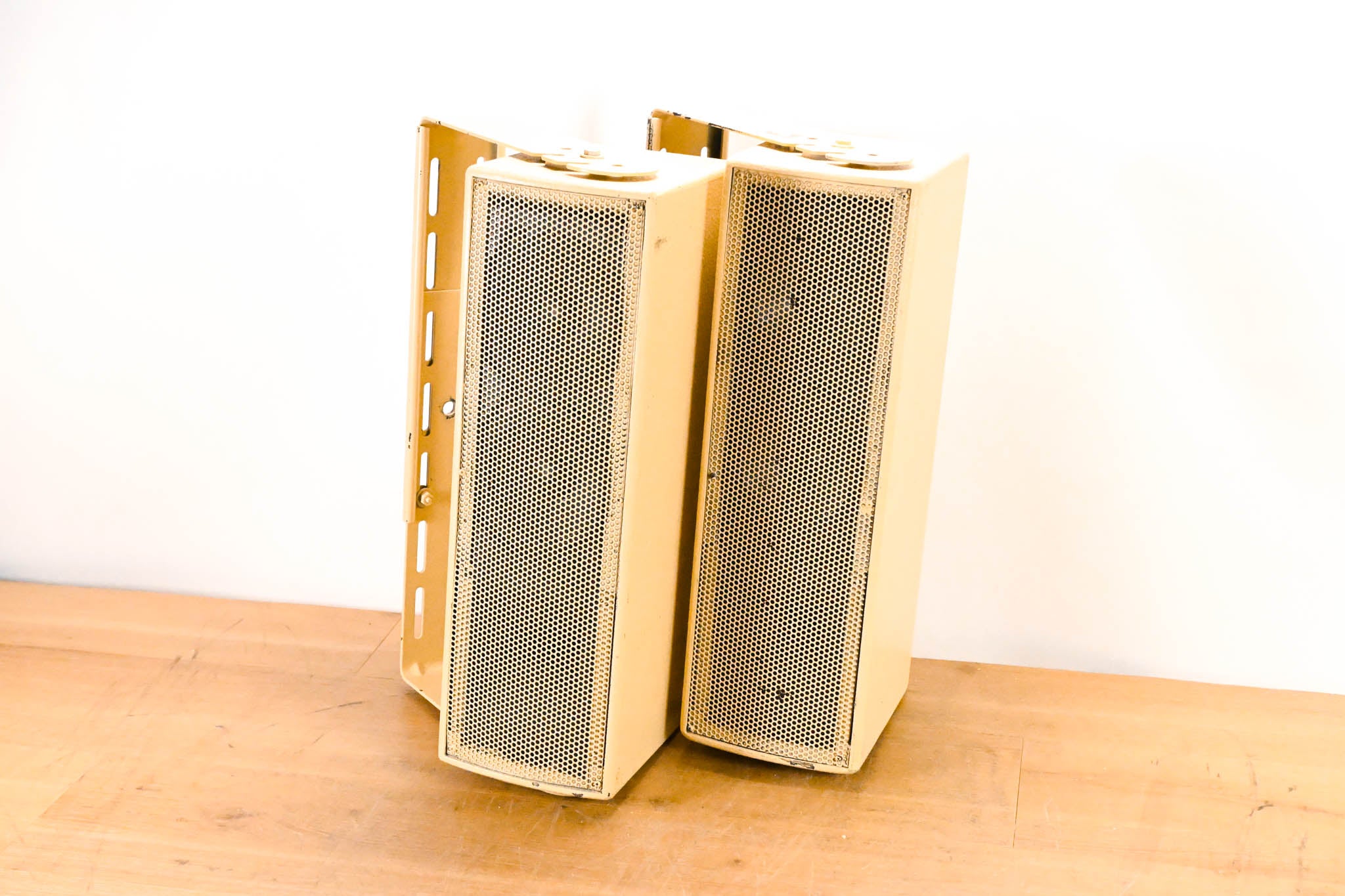 EAW UB52 Two-Way Full-Range Loudspeaker (PAIR)