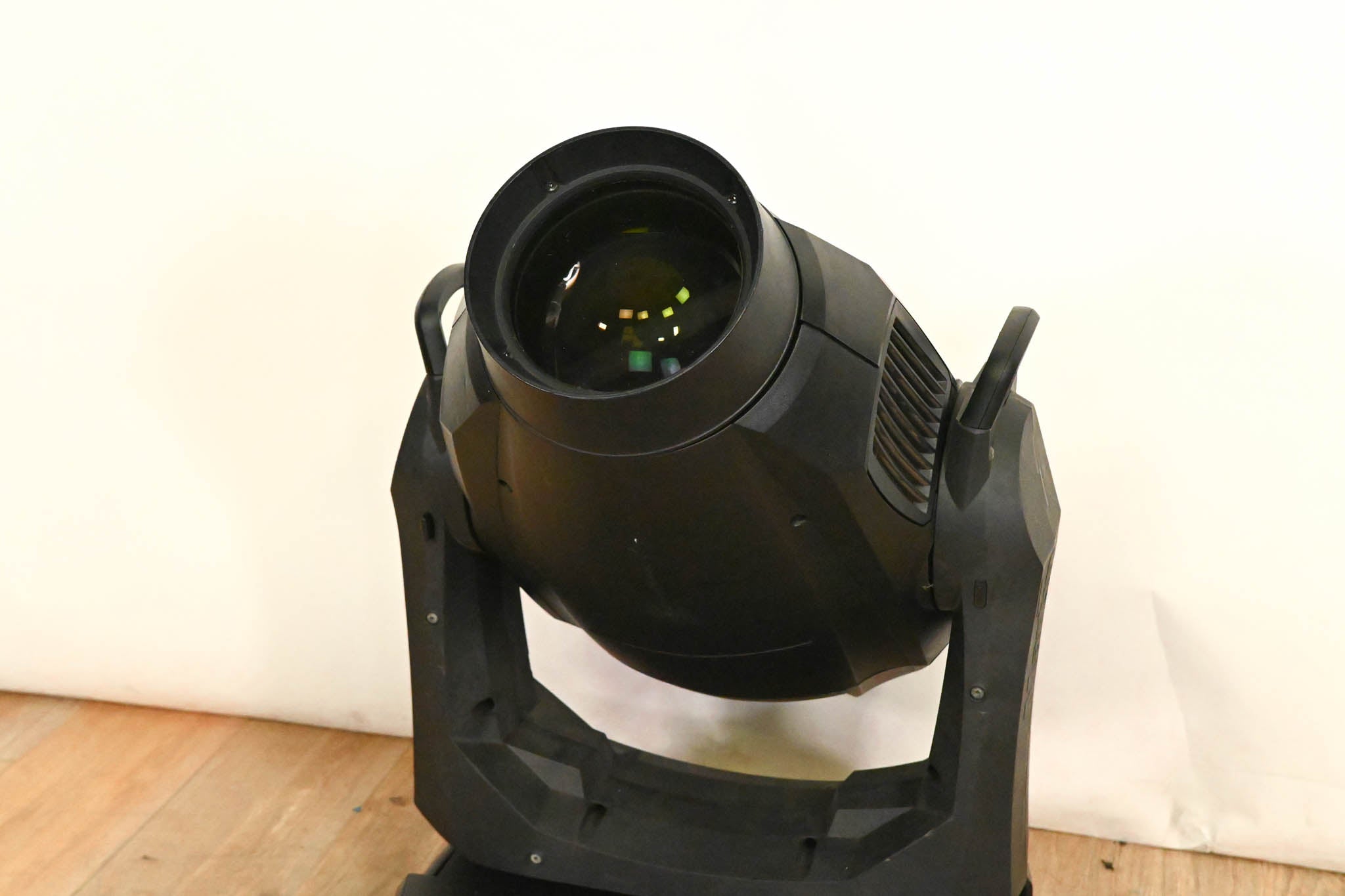 Martin MAC Viper Profile High Output Discharge-Based Moving Light