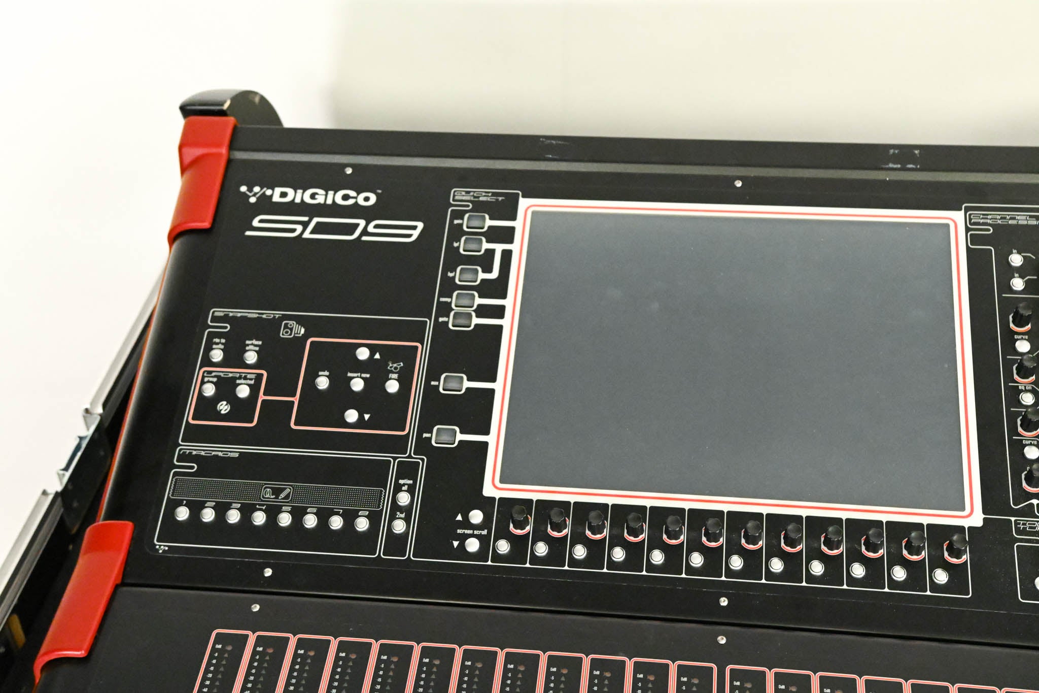 DiGiCo SD9 Digital Mixing Console with Road Case