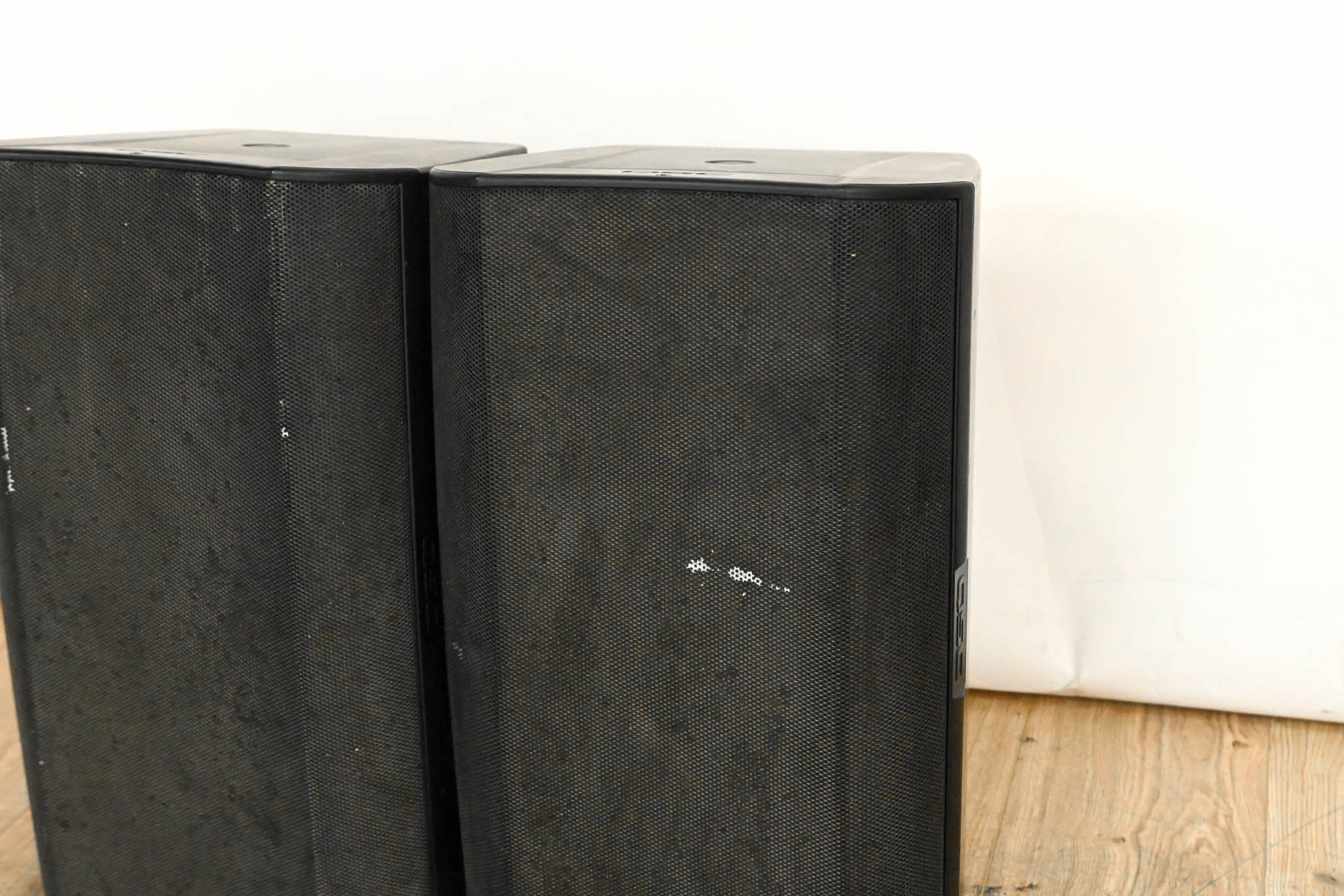 QSC AD-S10T 10" 2-Way Surface-Mount Installation Speaker (PAIR)