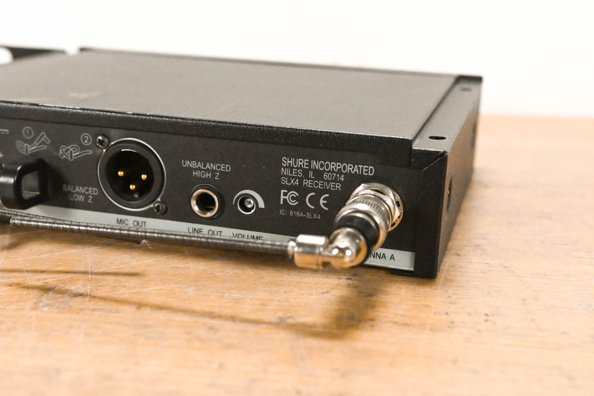 Shure SLX4 Wireless Receiver - J3 Band: 572-596 MHz (NO POWER SUPPLY)