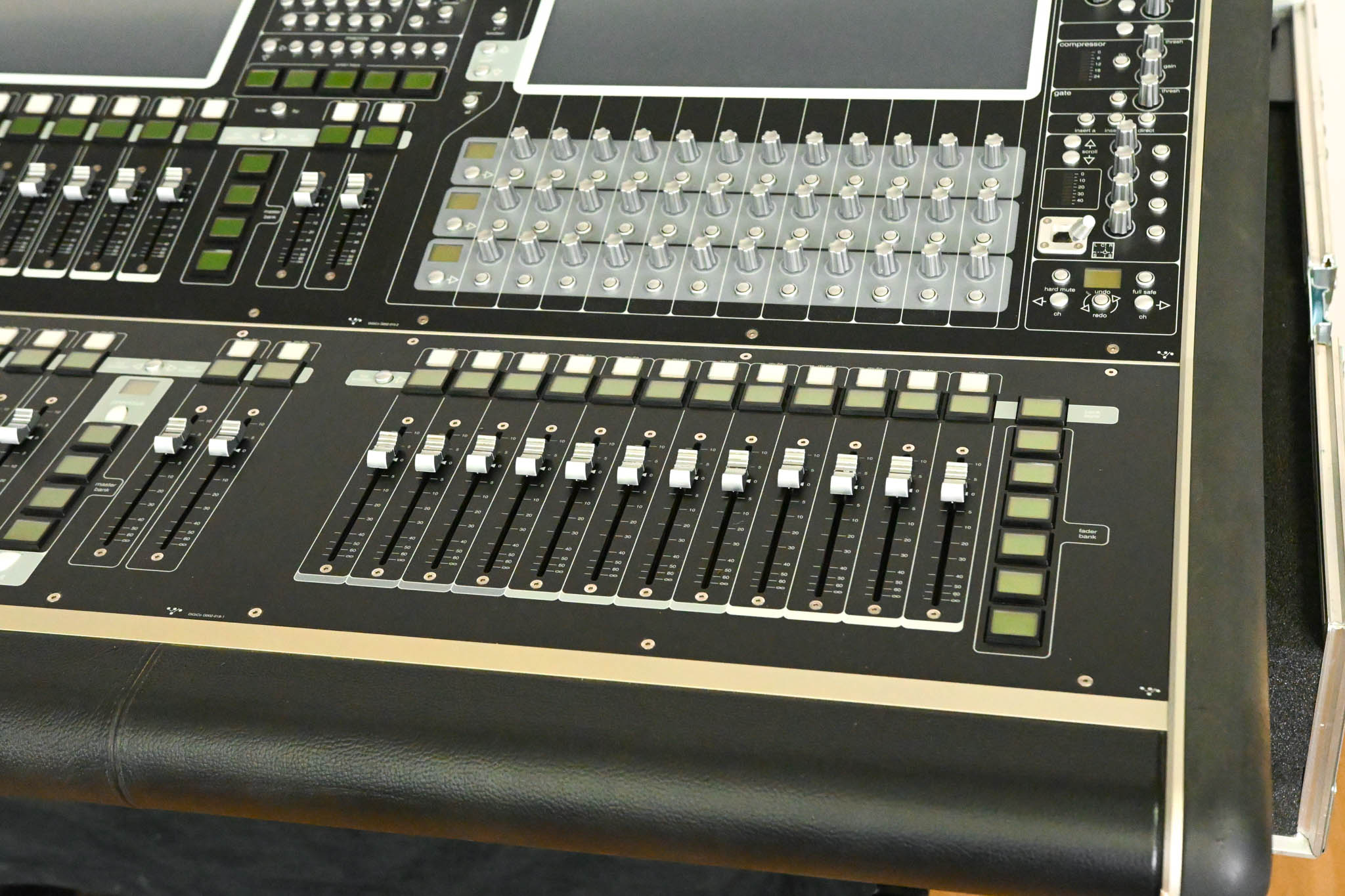 DiGiCo SD7 Digital Console w/Dual Engines, Waves, ST Optical & Road Case