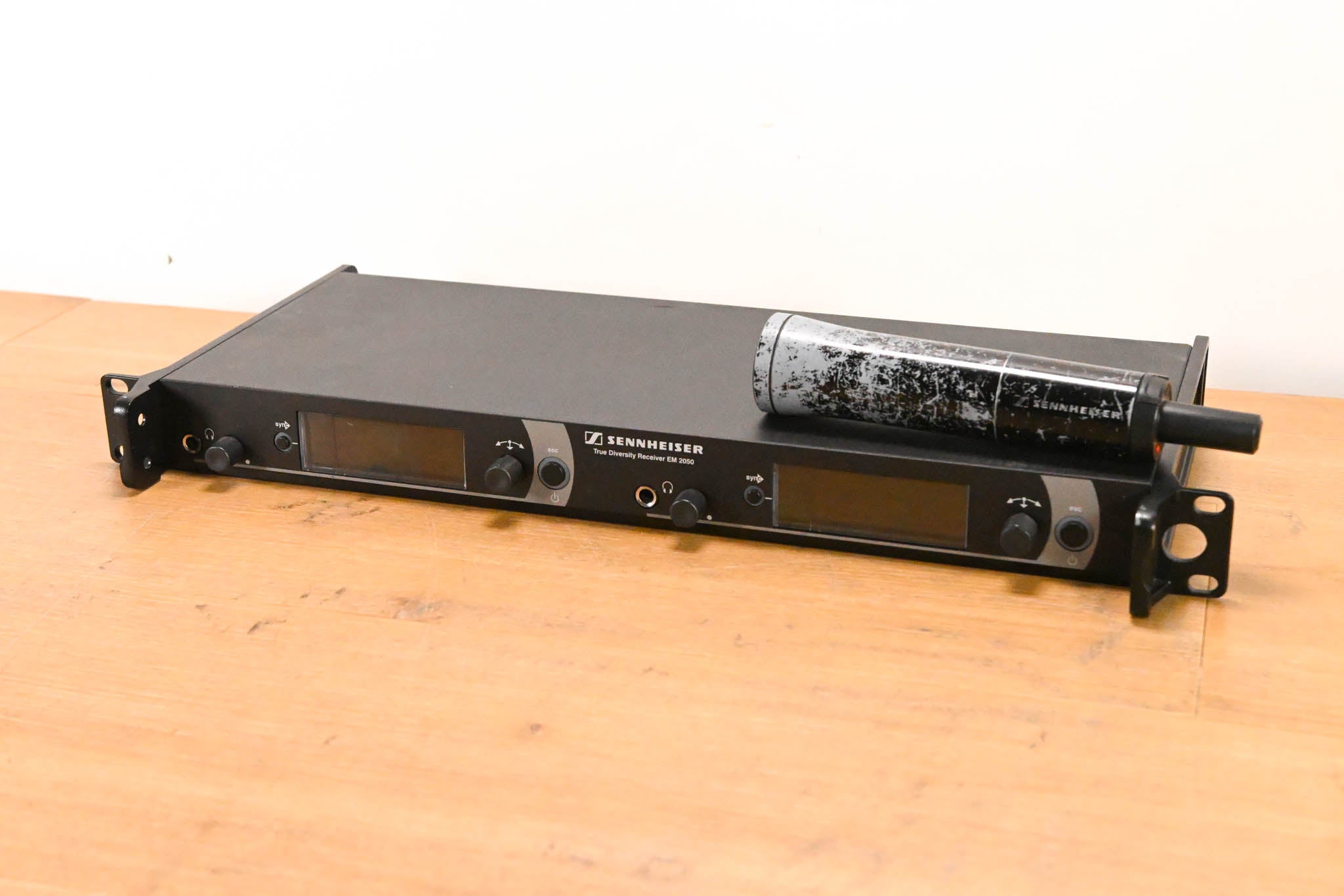 Sennheiser EM 2050 Wireless Receiver w/ Handheld - 558-626MHz NO CAPSULE