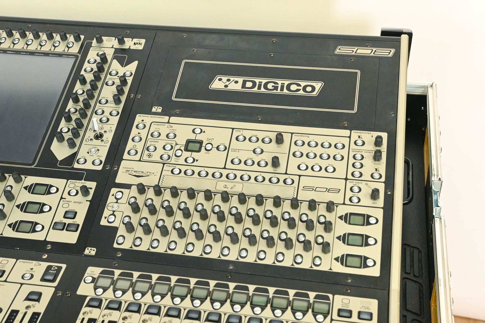 DiGiCo SD8 120-Channel Digital Mixing Console with Road Case