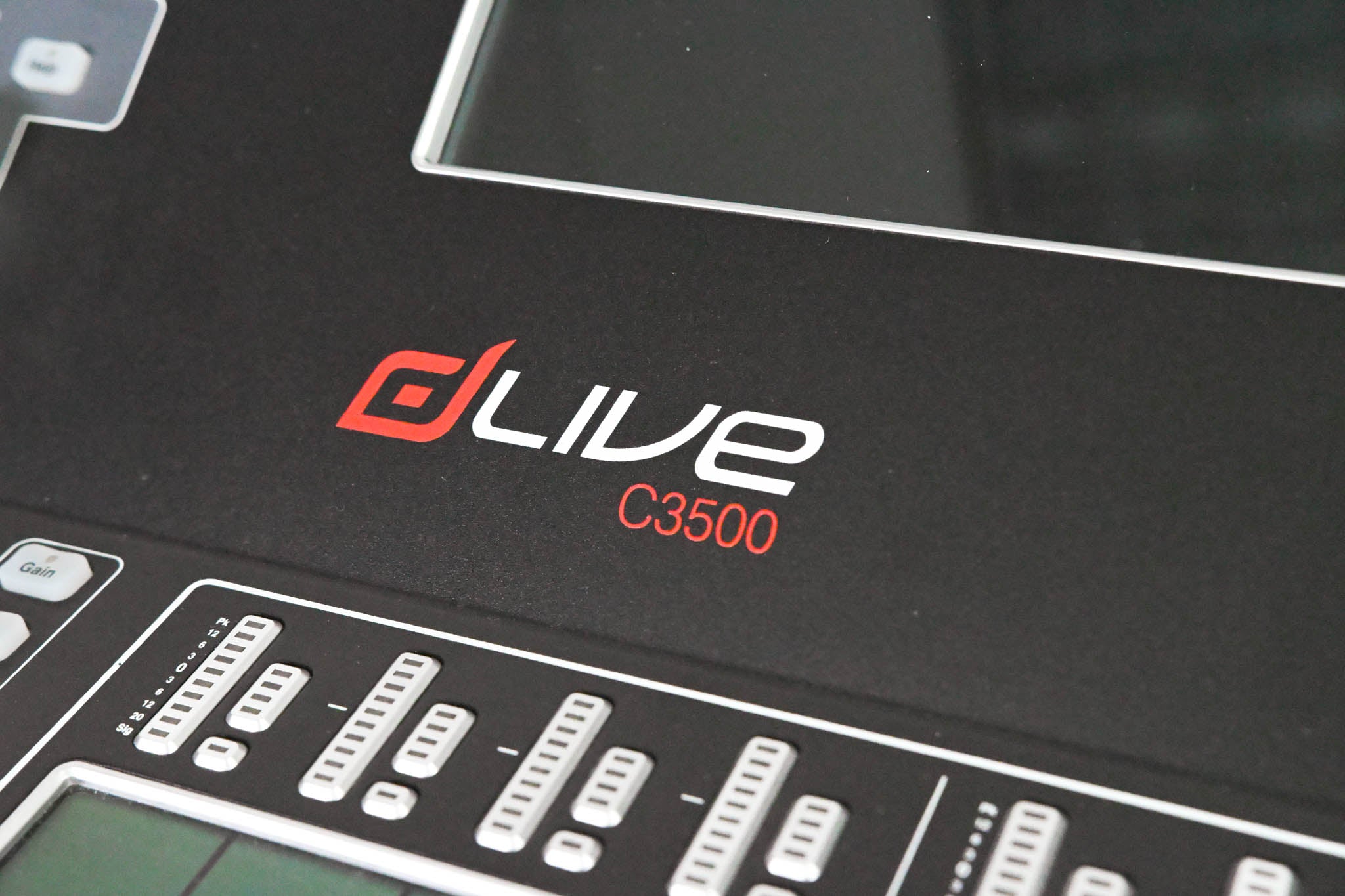Allen & Heath dLive C3500 Control Surface w/ CDM48 48-in/24-out MixRack