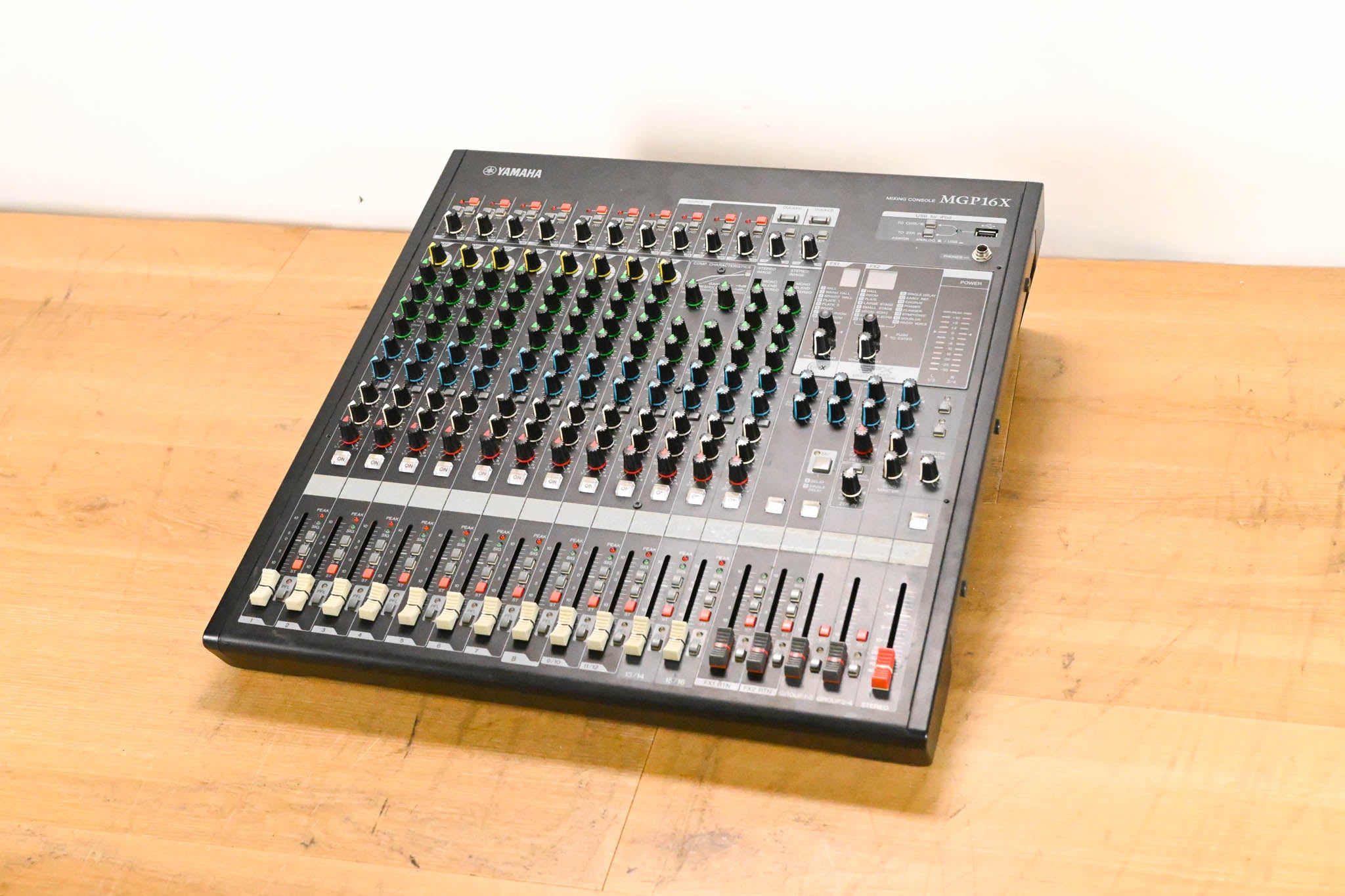 Yamaha MGP16X 16-Channel Mixer with USB and FX