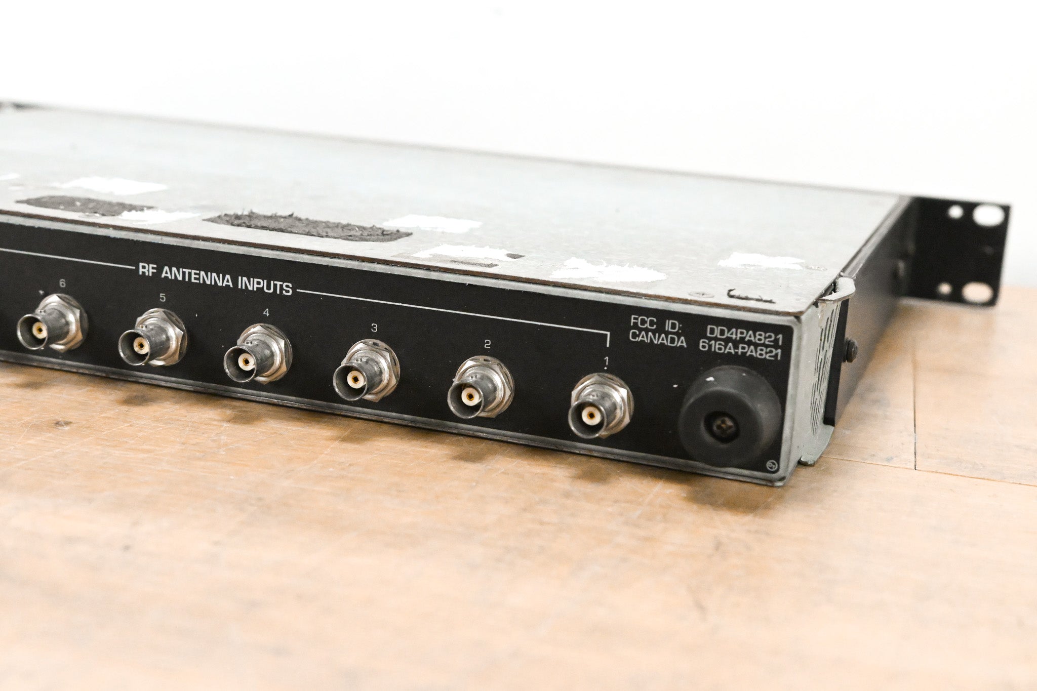 Shure PA821 470-870 MHz Antenna Combiner