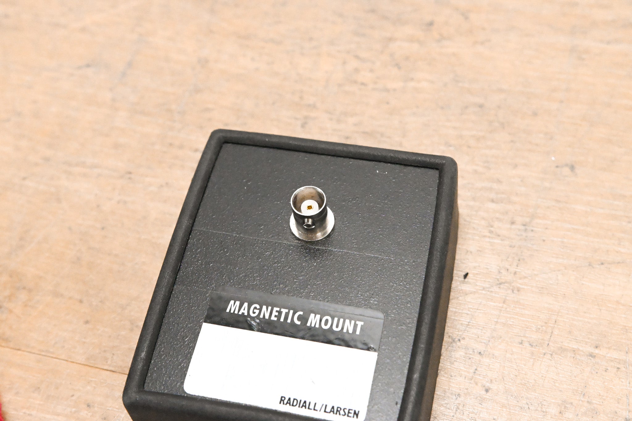 Radiall / Larsen BNC-BNC Magnet Mount
