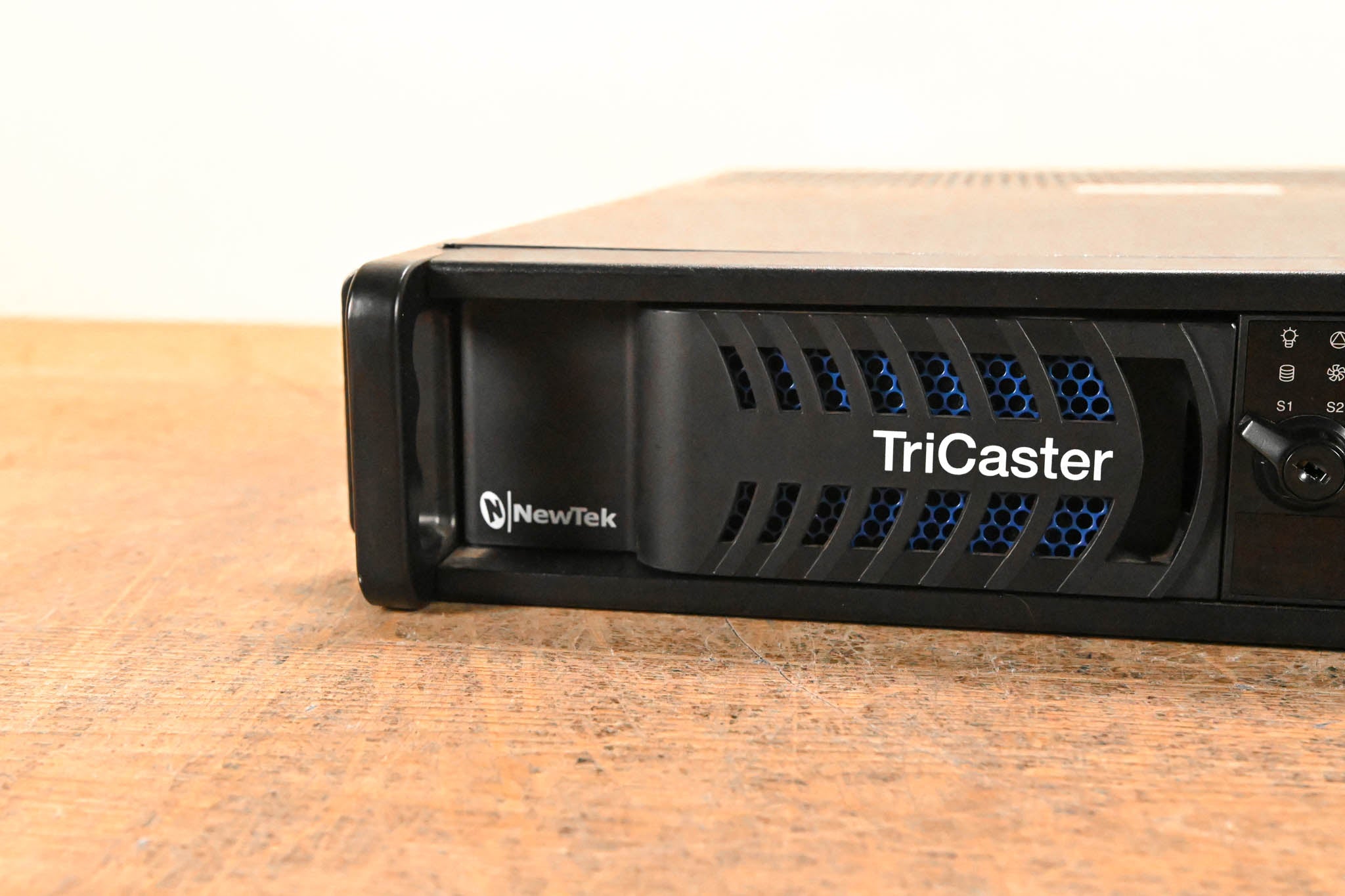 NewTek (Vizrt) TCXD460 Multi-Format Video Switcher