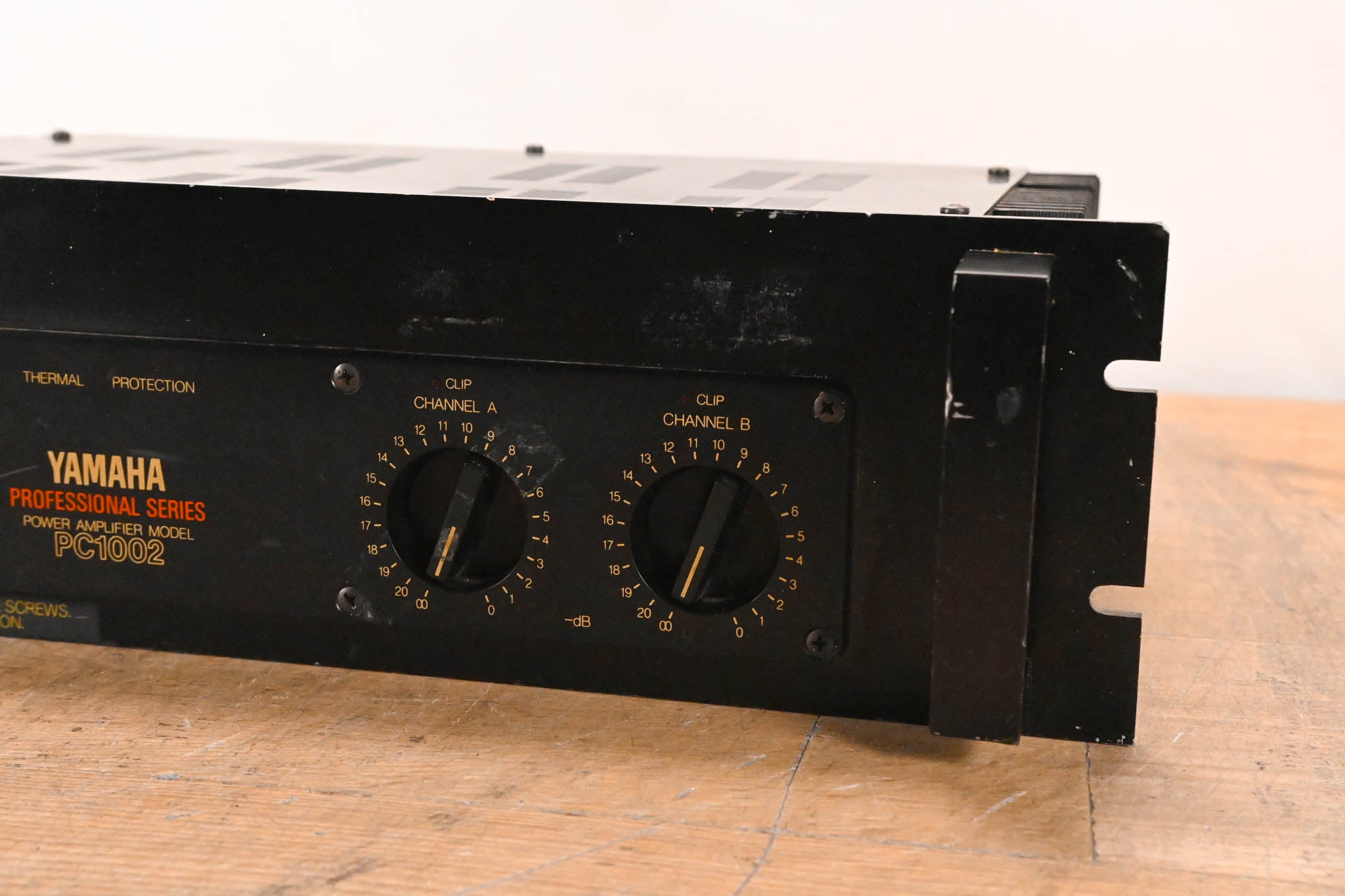 Yamaha PC1002 Professional Series 2-Channel Power Amplifer