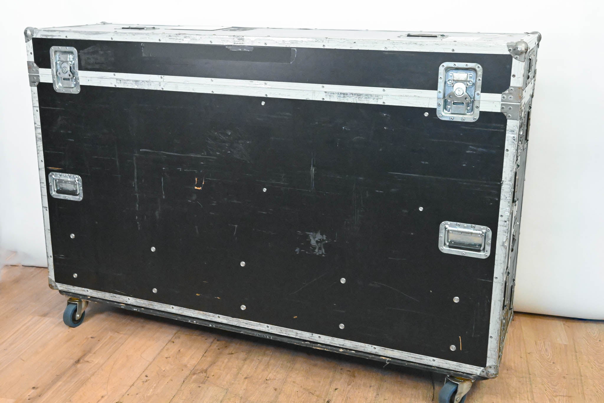 Soundcraft Vi6 Console with Local Rack, Stage Box, and Breakout Box