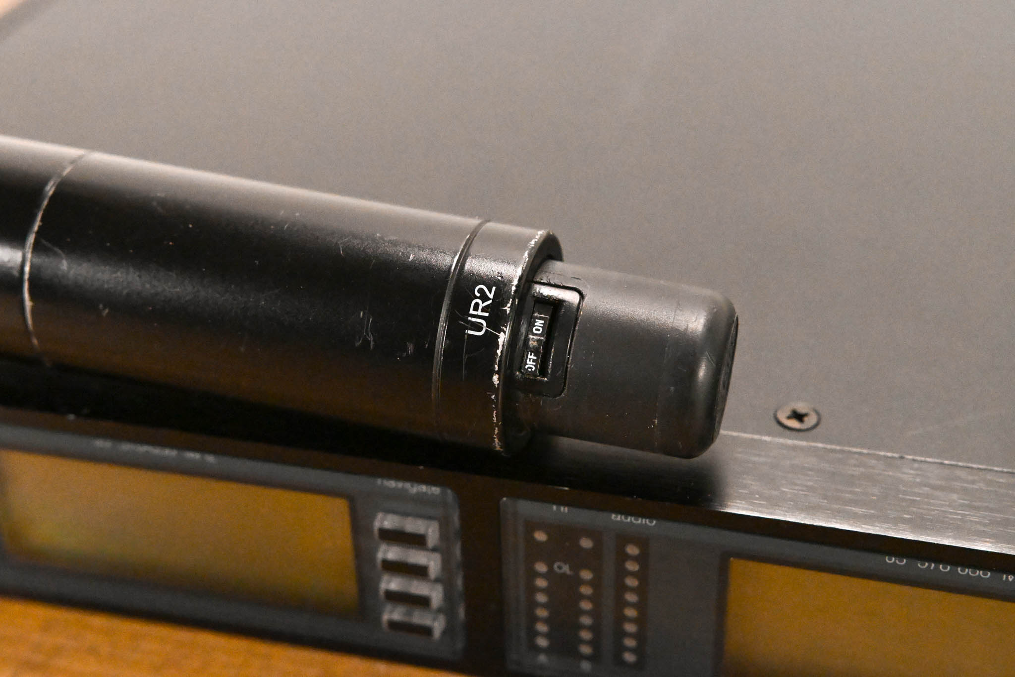 Shure UR4D+ Dual Wireless Receiver with UR2/BETA87A Mic - J5 Band
