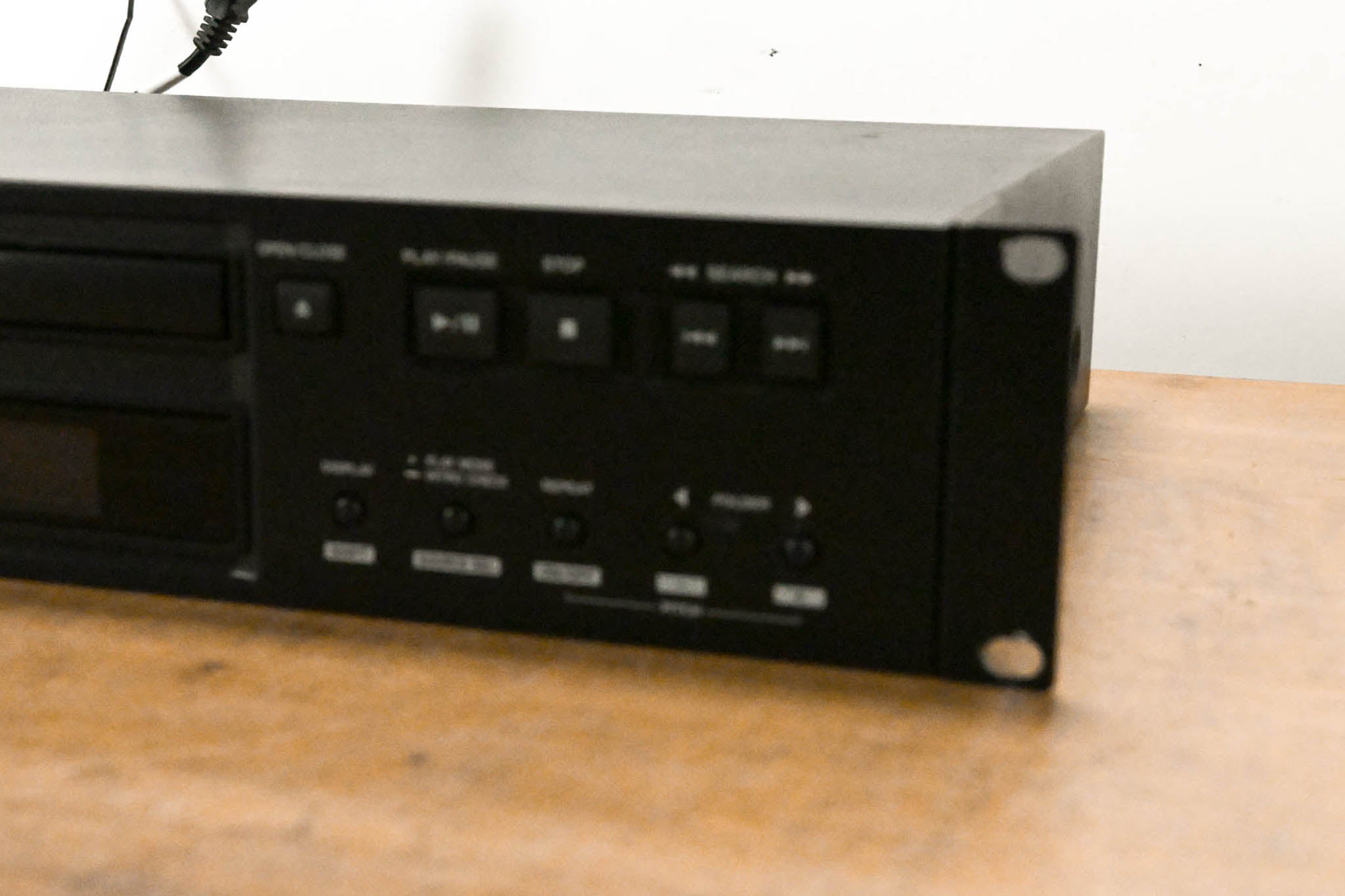 TASCAM CD-200iL Professional CD Player & iPod Dock