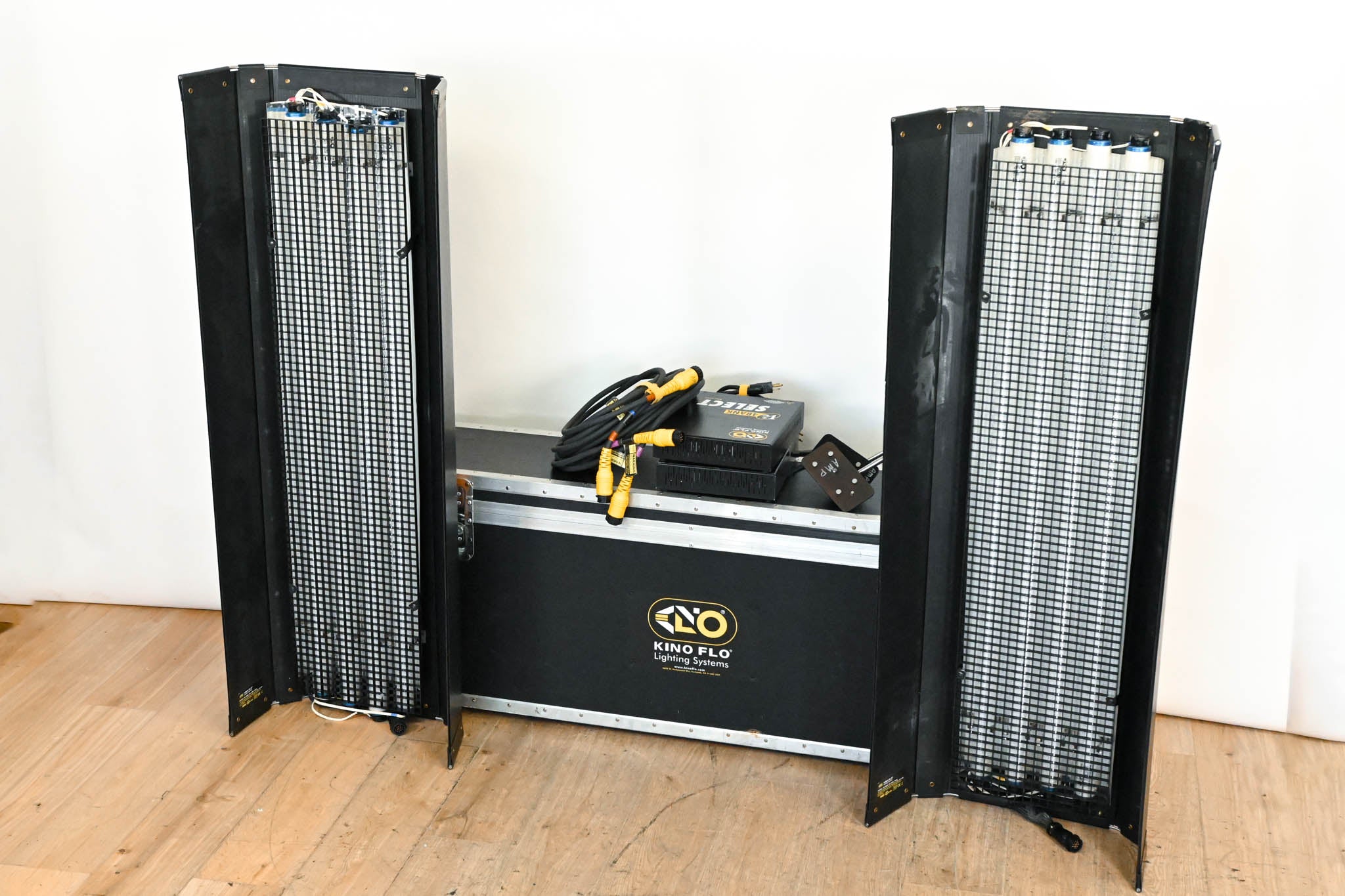 Kino Flo Select 4Bank 2-Light Gaffer Kit