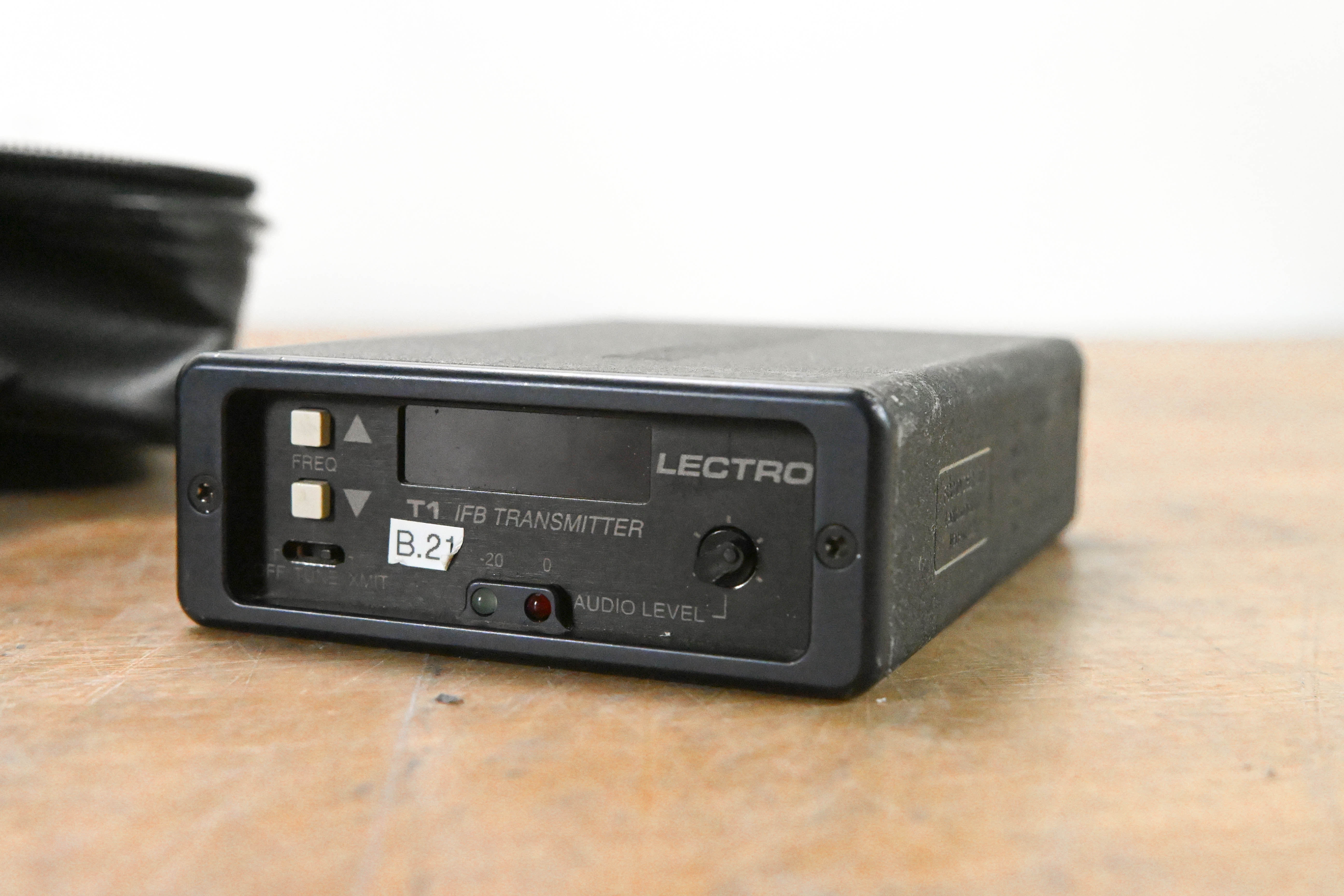 Lectrosonics T1 IFB Transmitter & R1a Receiver Block 21 w/ Case