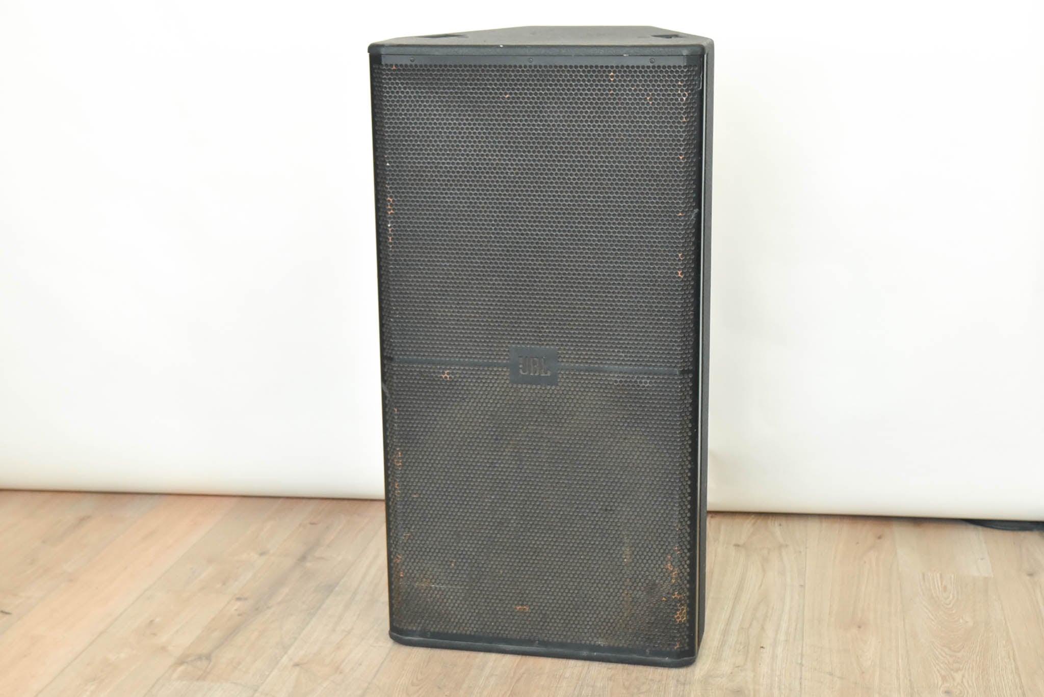 JBL SRX738F 18-inch Three-Way Passive Loudspeaker