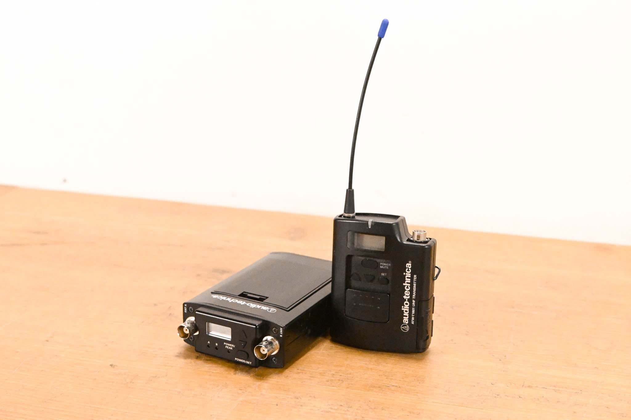 Audio-Technica ATW-R1810aC Camera Receiver w/ATW-T1801 541-567MHz NO PSU
