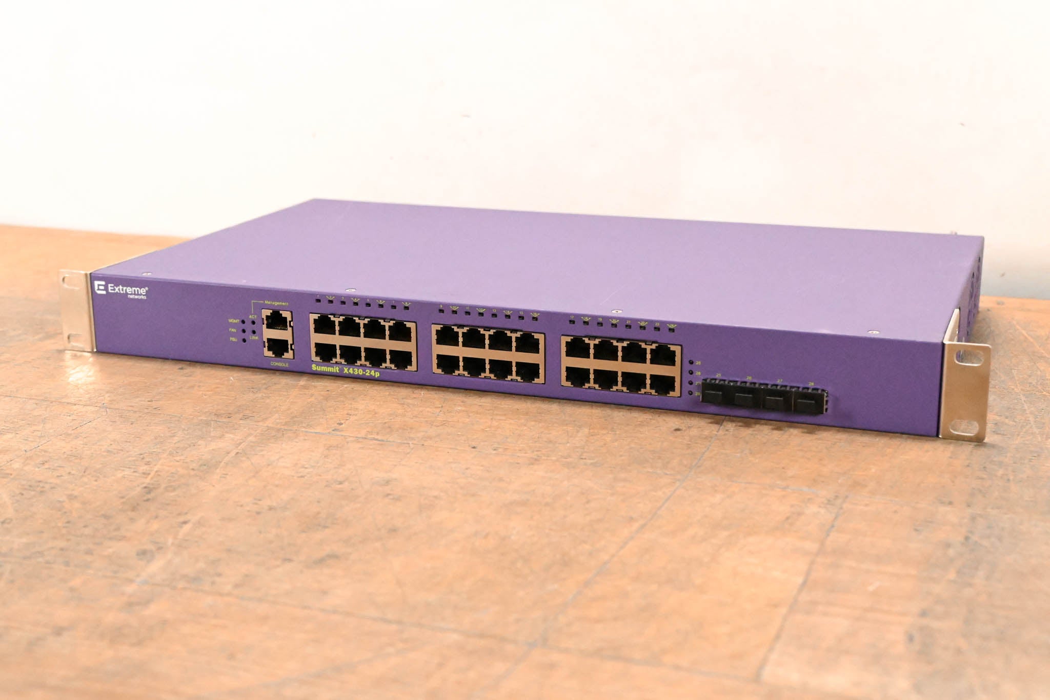 Extreme Networks Summit X430-24p 24-Port Managed Gigabit PoE Switch