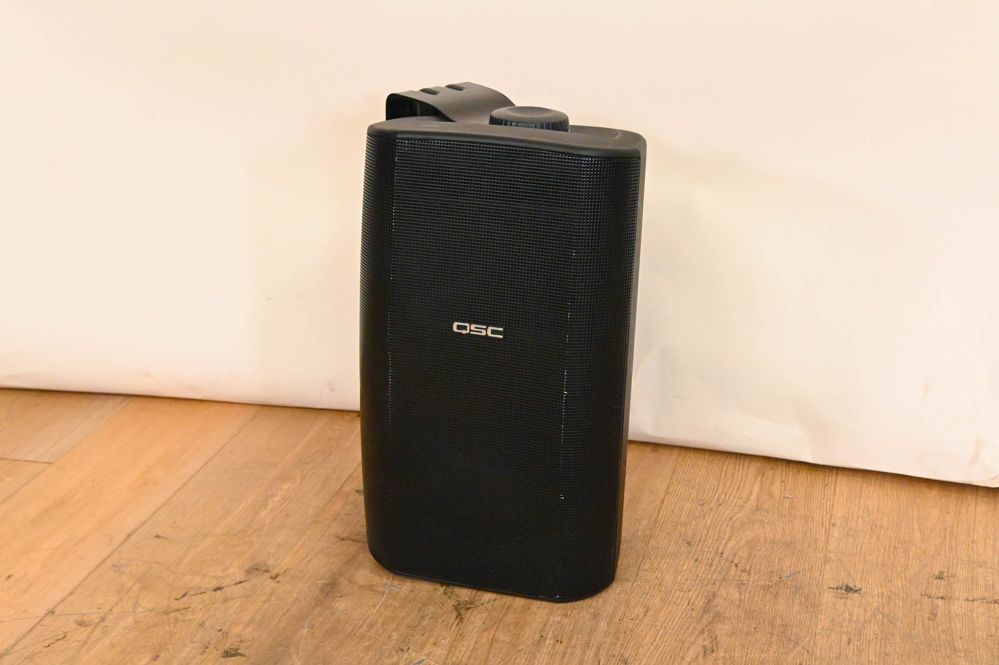 QSC I-82H 8" 2-Way 200-Watt Passive PA Speaker