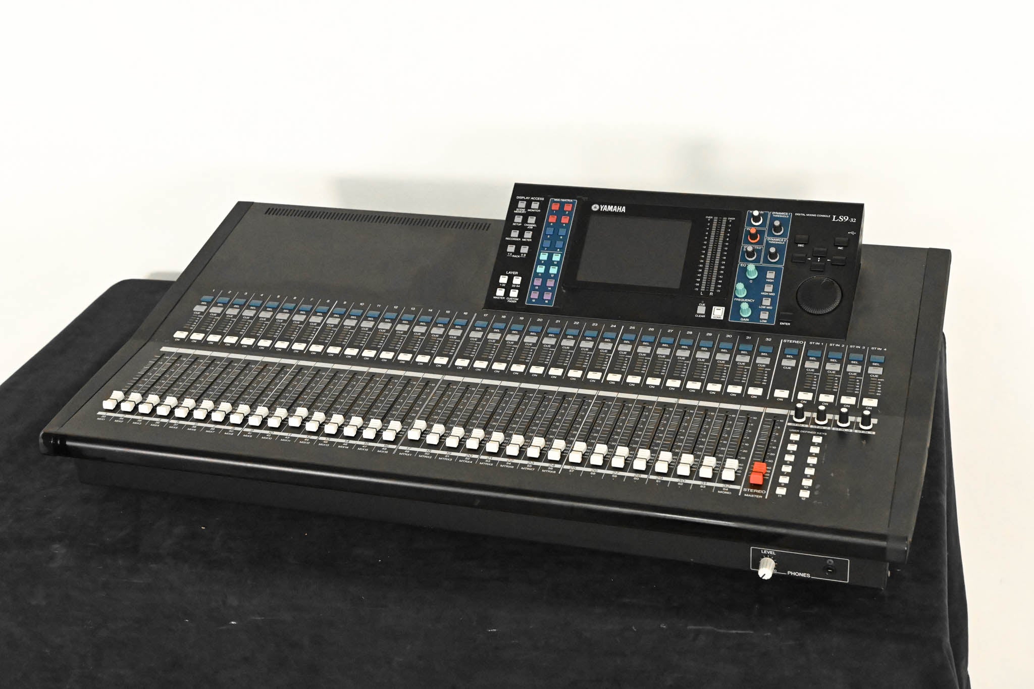 Yamaha LS9-32 32-Input Digital Mixing Console