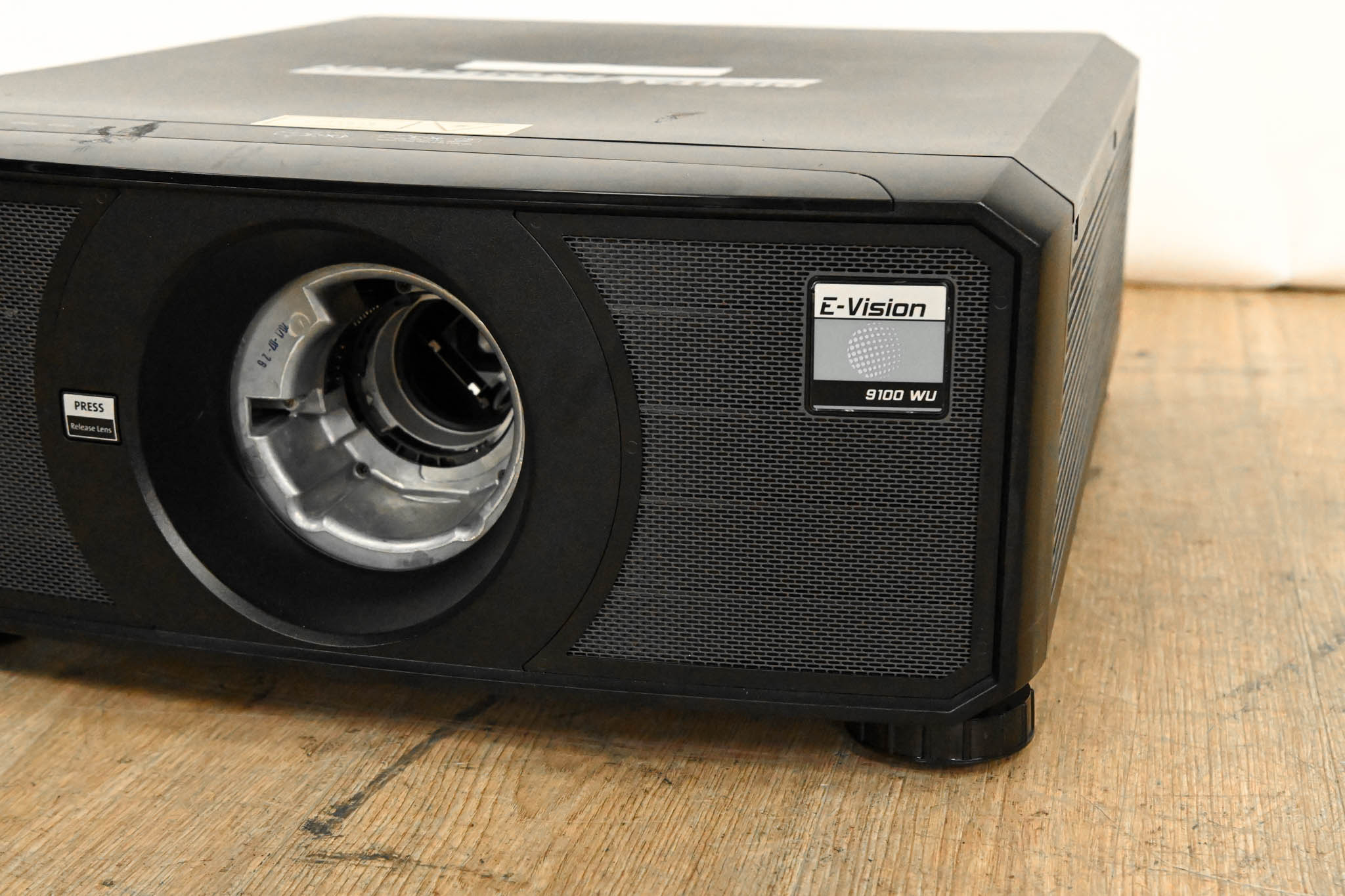 Digital Projection E-Vision 9100 WU WUXGA Large Venue DLP Projector