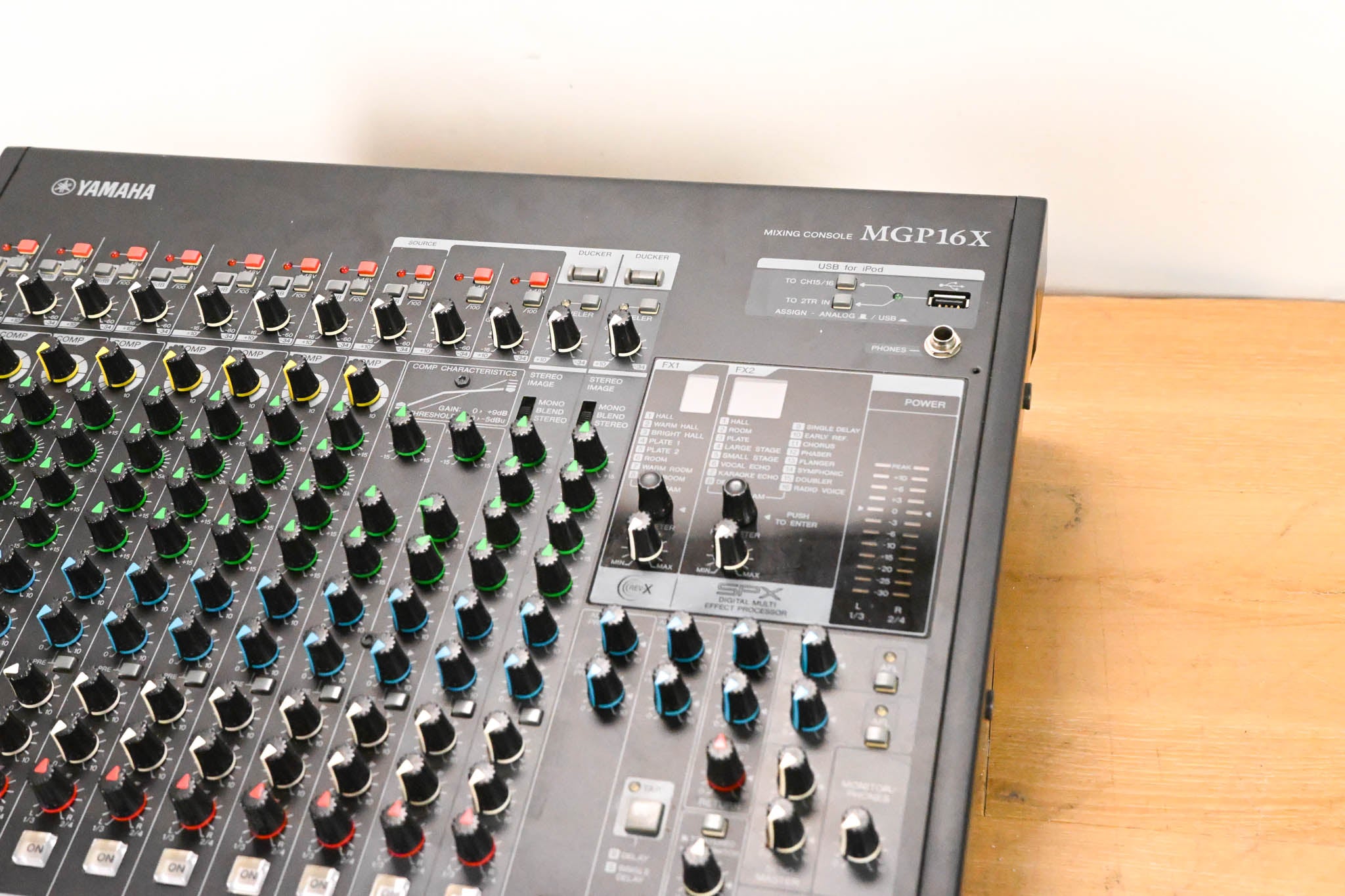 Yamaha MGP16X 16-Channel Mixer with USB and FX