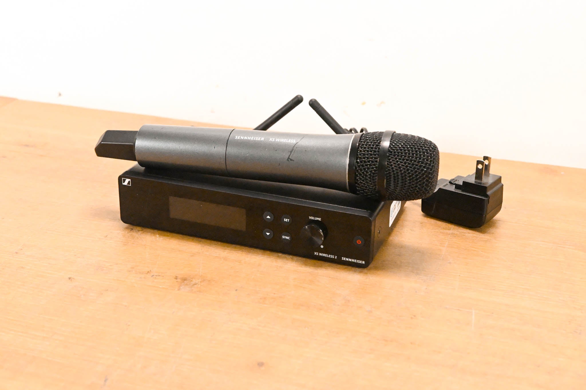 Sennheiser XSW 2-835 Wireless Handheld Microphone System - 548-572 MHz