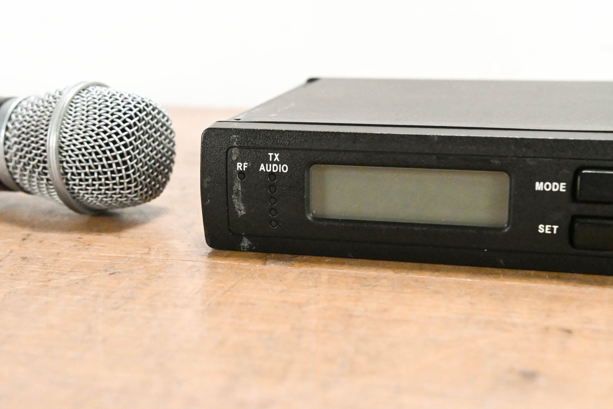 Shure ULXS24/BETA87A-M1 Handheld Wireless System - 662-698 MHz (NO PSU)