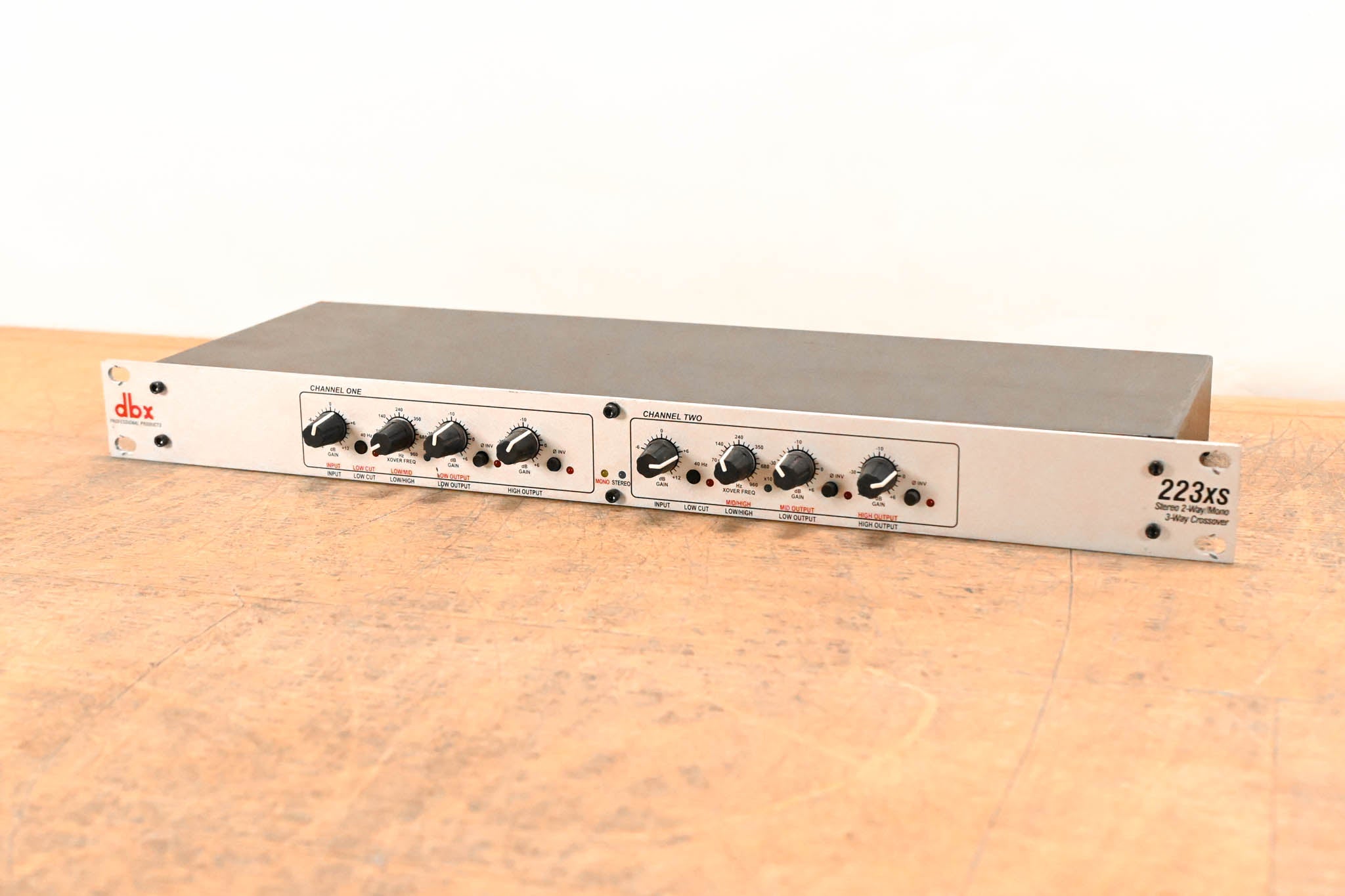 dbx 223xs Stereo 2-Way / Mono 3-Way Crossover