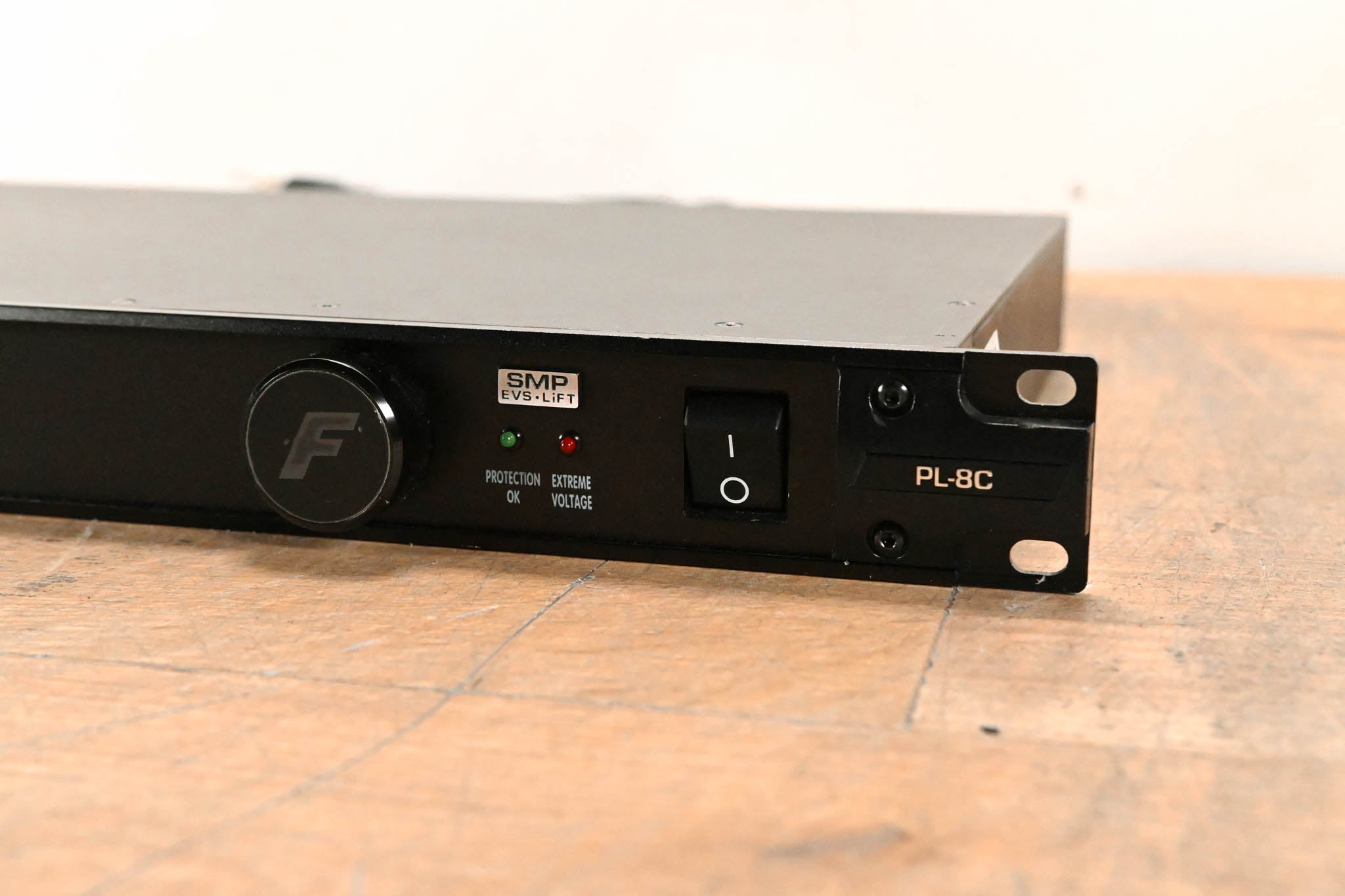 Furman PL-8C 15A Classic Series Power Conditioner with Lights
