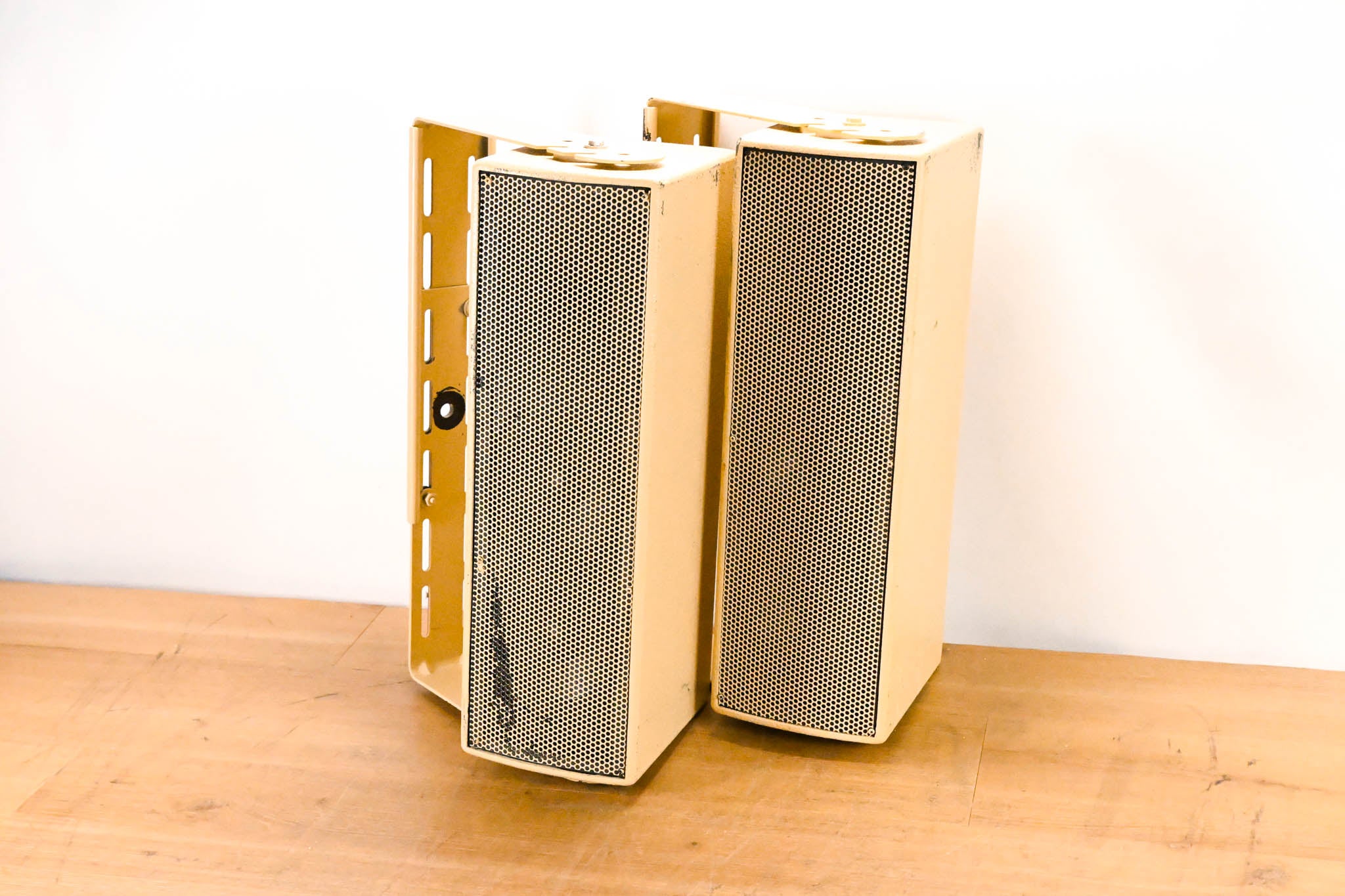 EAW UB52 Two-Way Full-Range Loudspeaker (PAIR)