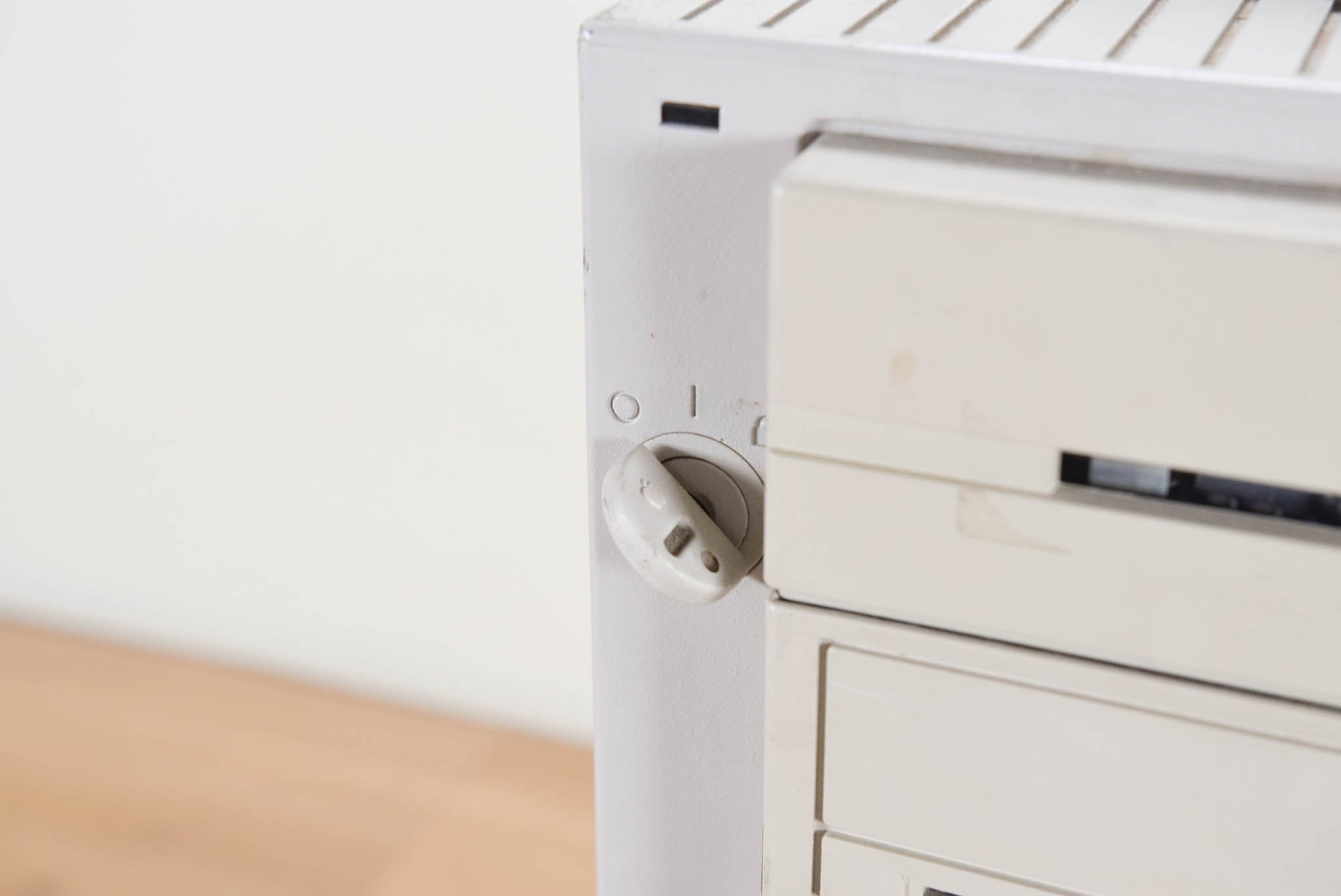 Apple Macintosh Quadra 950 Personal Computer