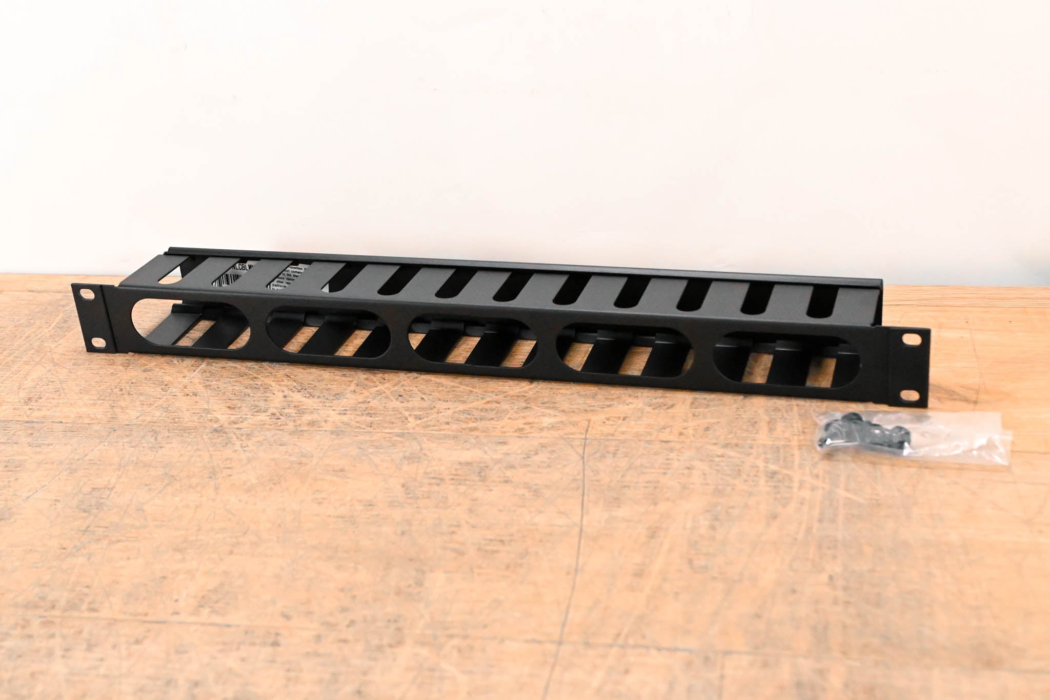 Gator Rackworks GRW-PNLCBLMNG1 1U Cable Management with Cap