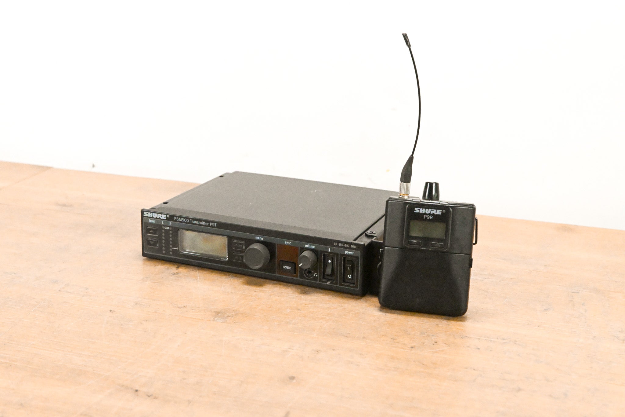 Shure PSM 900 Wireless IEM System L6 Band: 656-692 MHz (NO POWER SUPPLY)