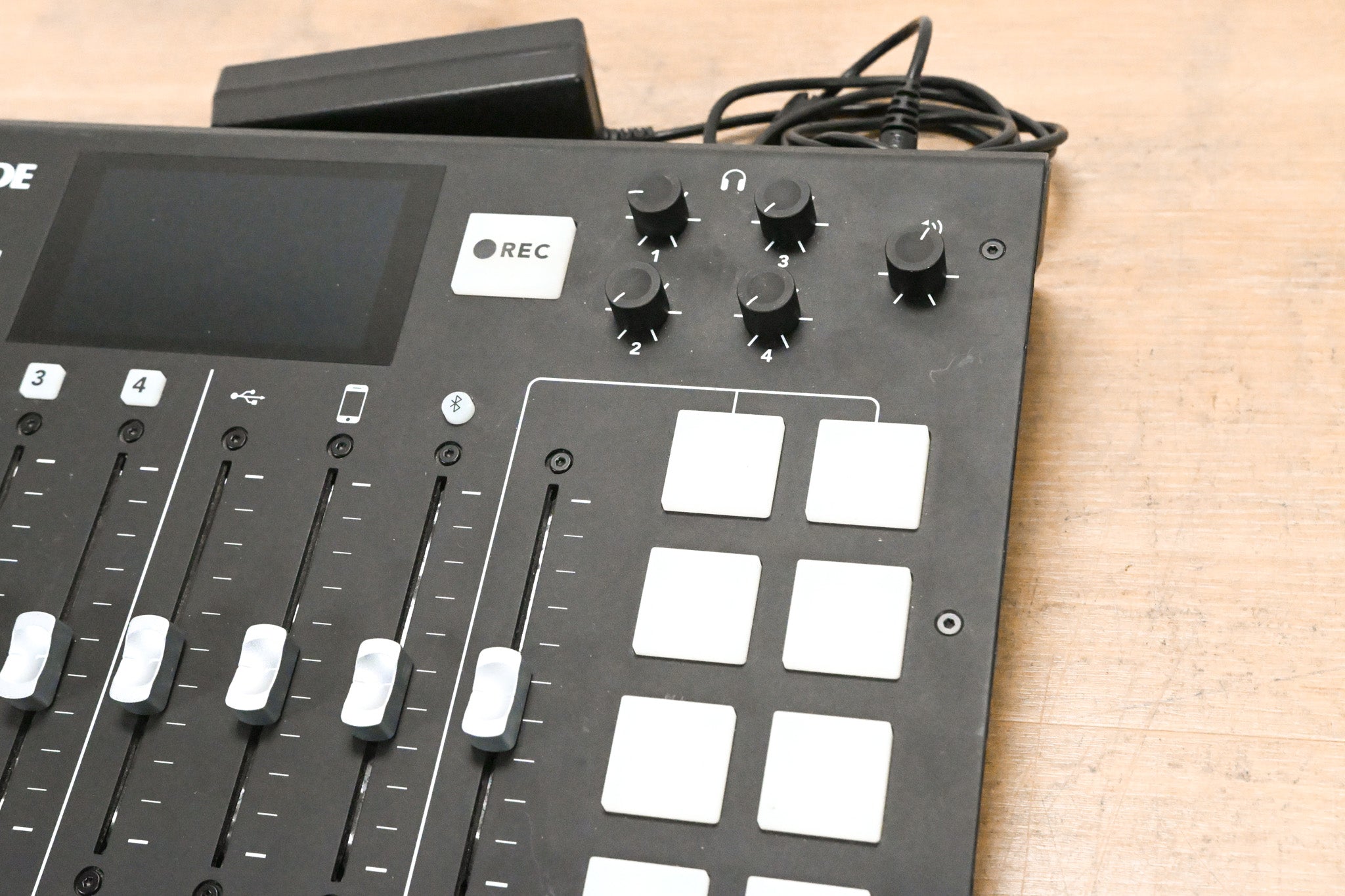 RØDE Rodecaster Pro Integrated Podcast Production Studio