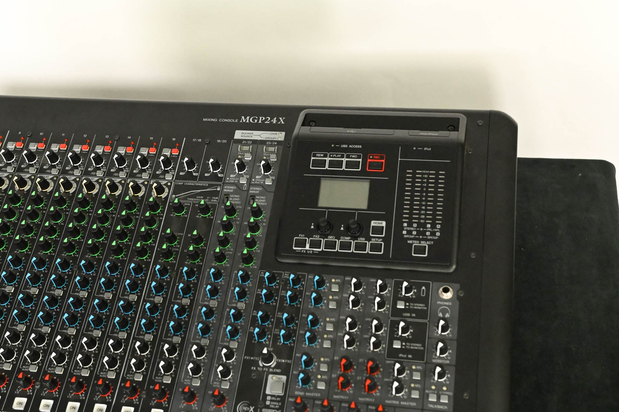 Yamaha MGP24X 24-Channel Mixer with USB and Effects