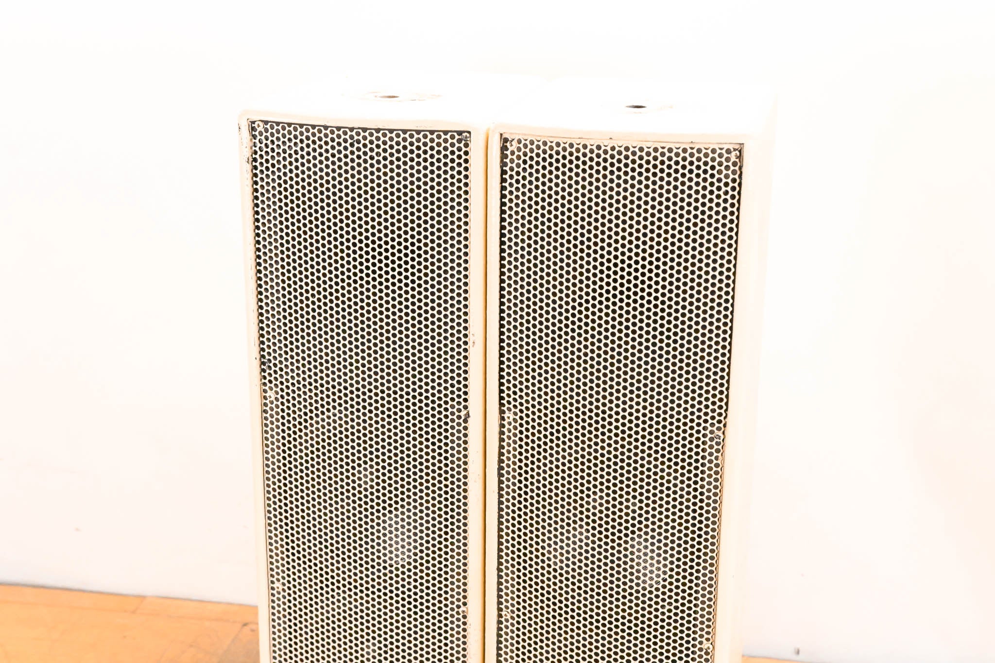 EAW UB52 Two-Way Full-Range Loudspeaker - White (PAIR)
