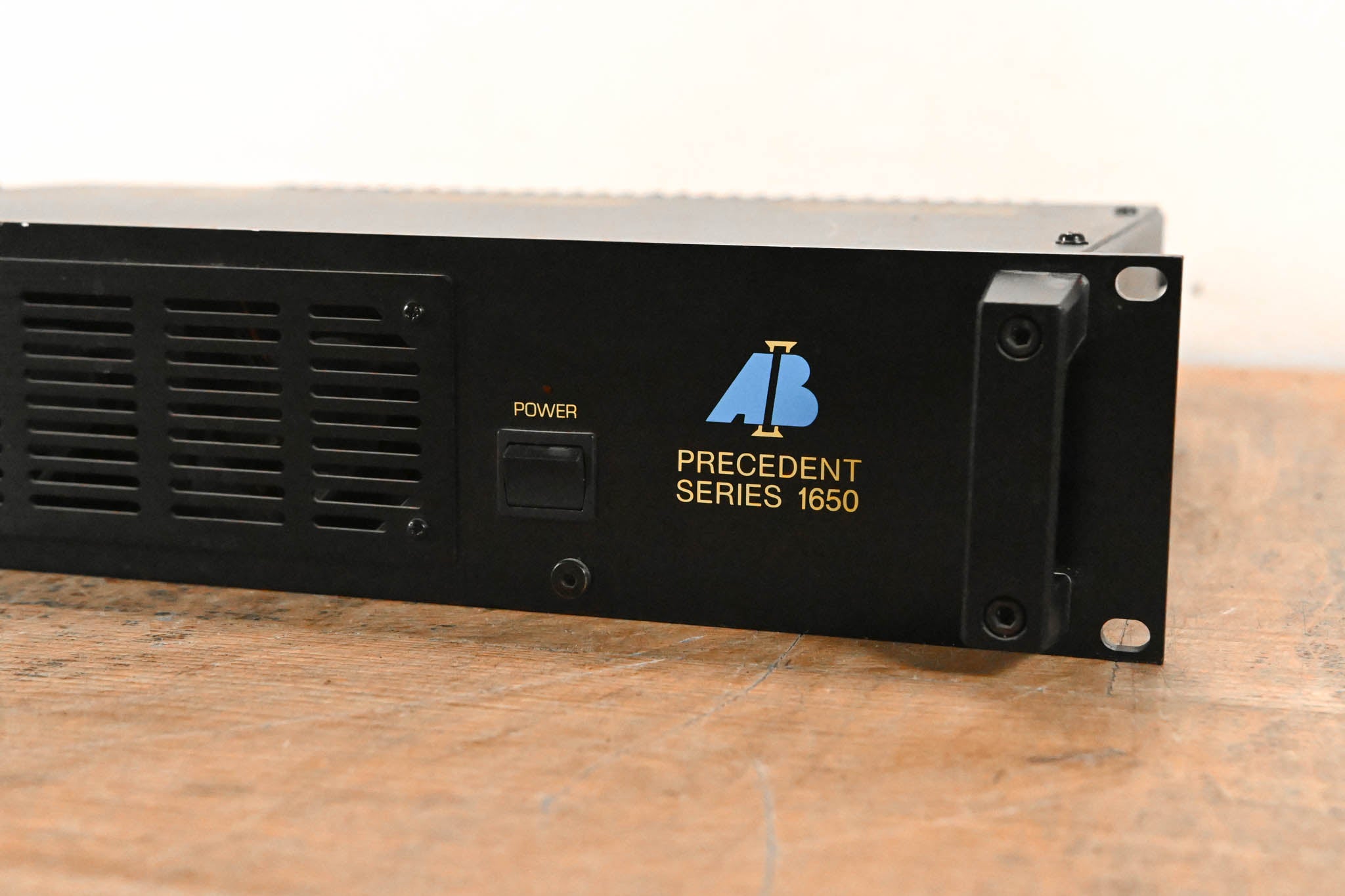 AB International 1650 2-Channel Power Amplifier