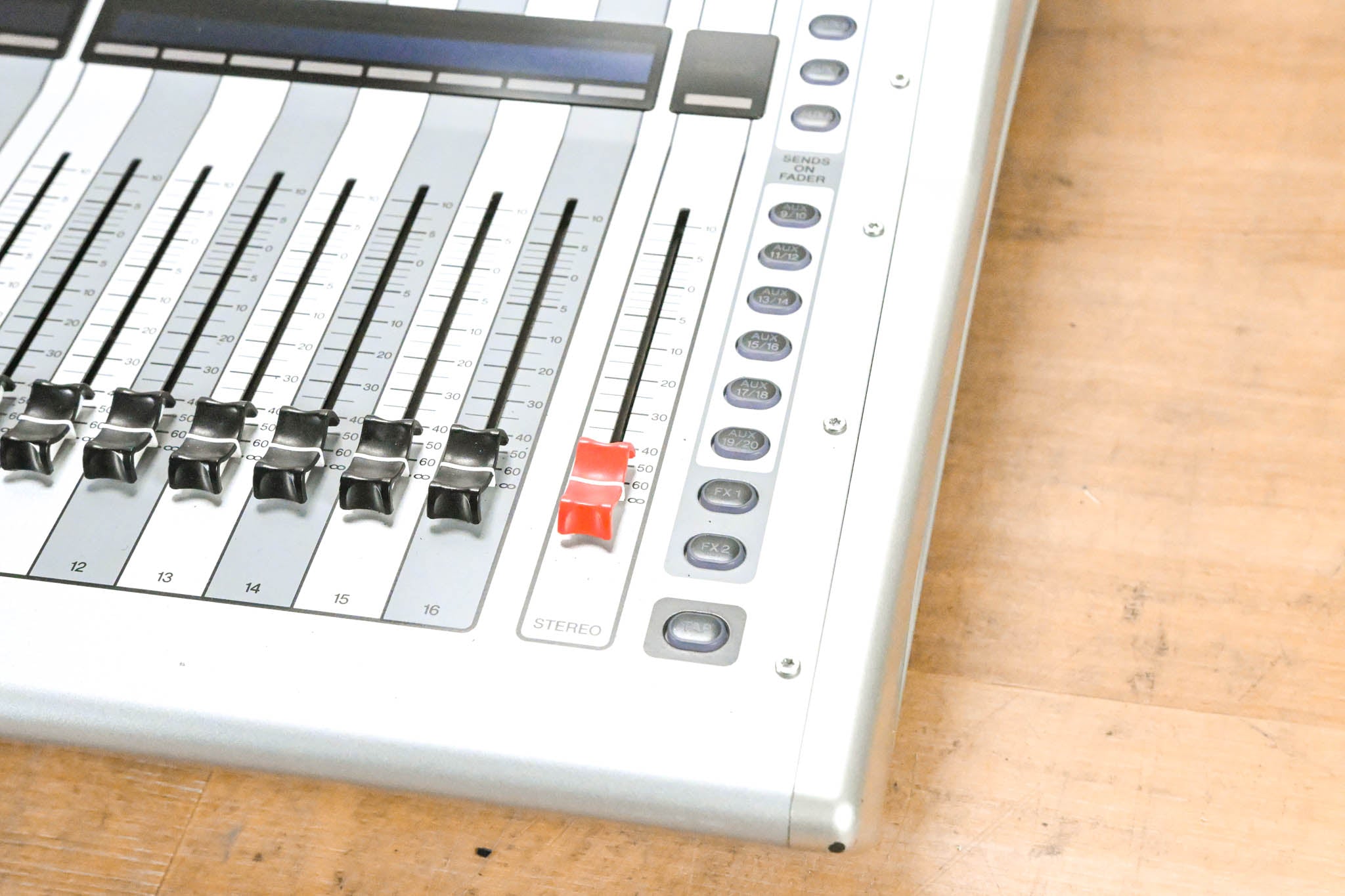 Yamaha TF1 16-Channel Digital Mixing Console