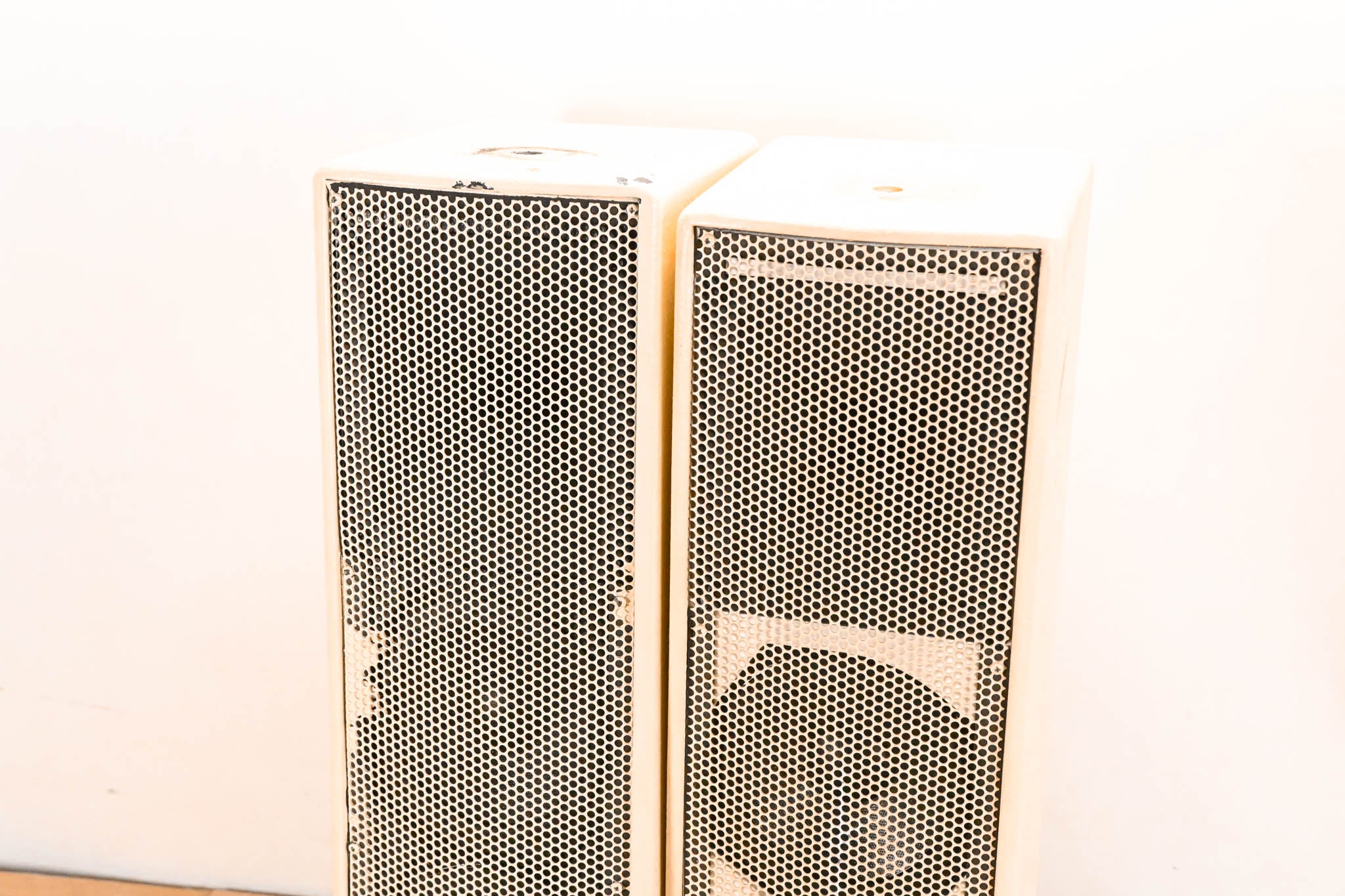 EAW UB52 Two-Way Full-Range Loudspeaker - White (PAIR)